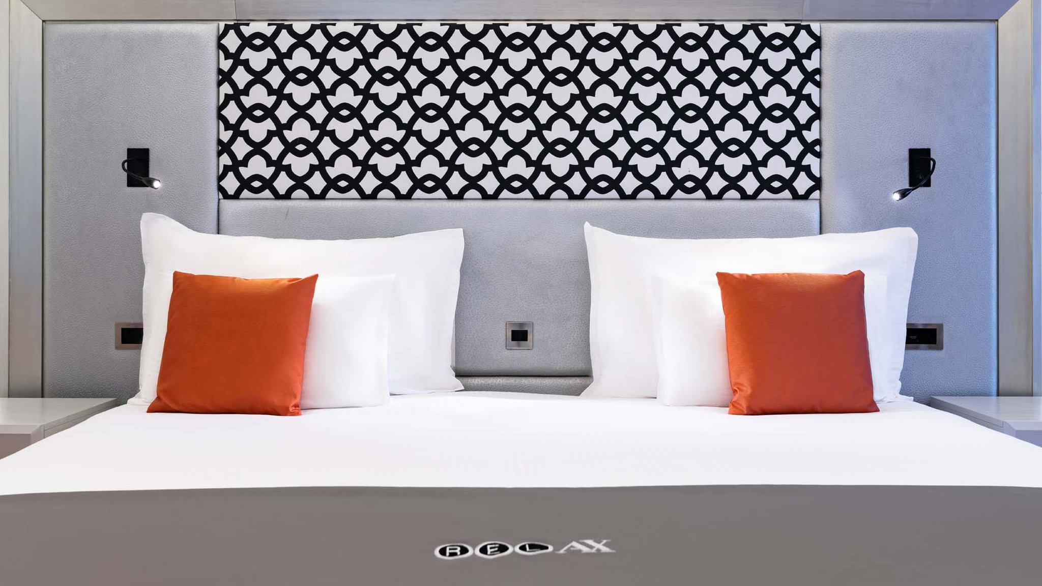 AX_The_Palace_Hotel_-_Rooms_-__Family_Room_4_S