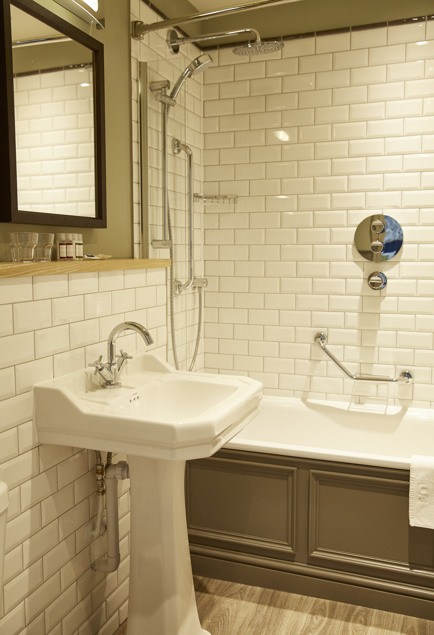 Pen_Parchment_refurb_bathroom_sink_S