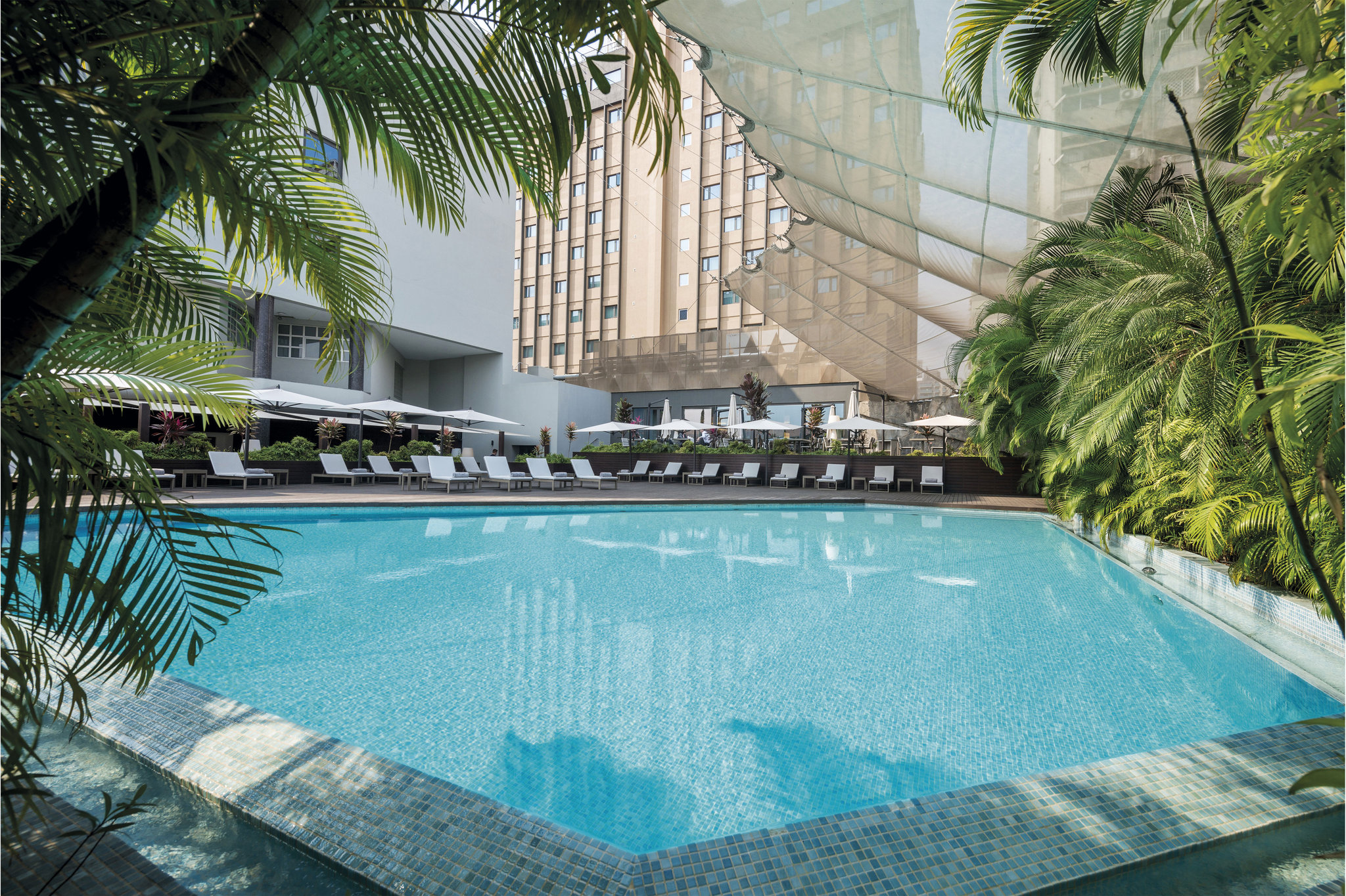 Angola_Luanda_Hotel_Tropico_Piscina_S