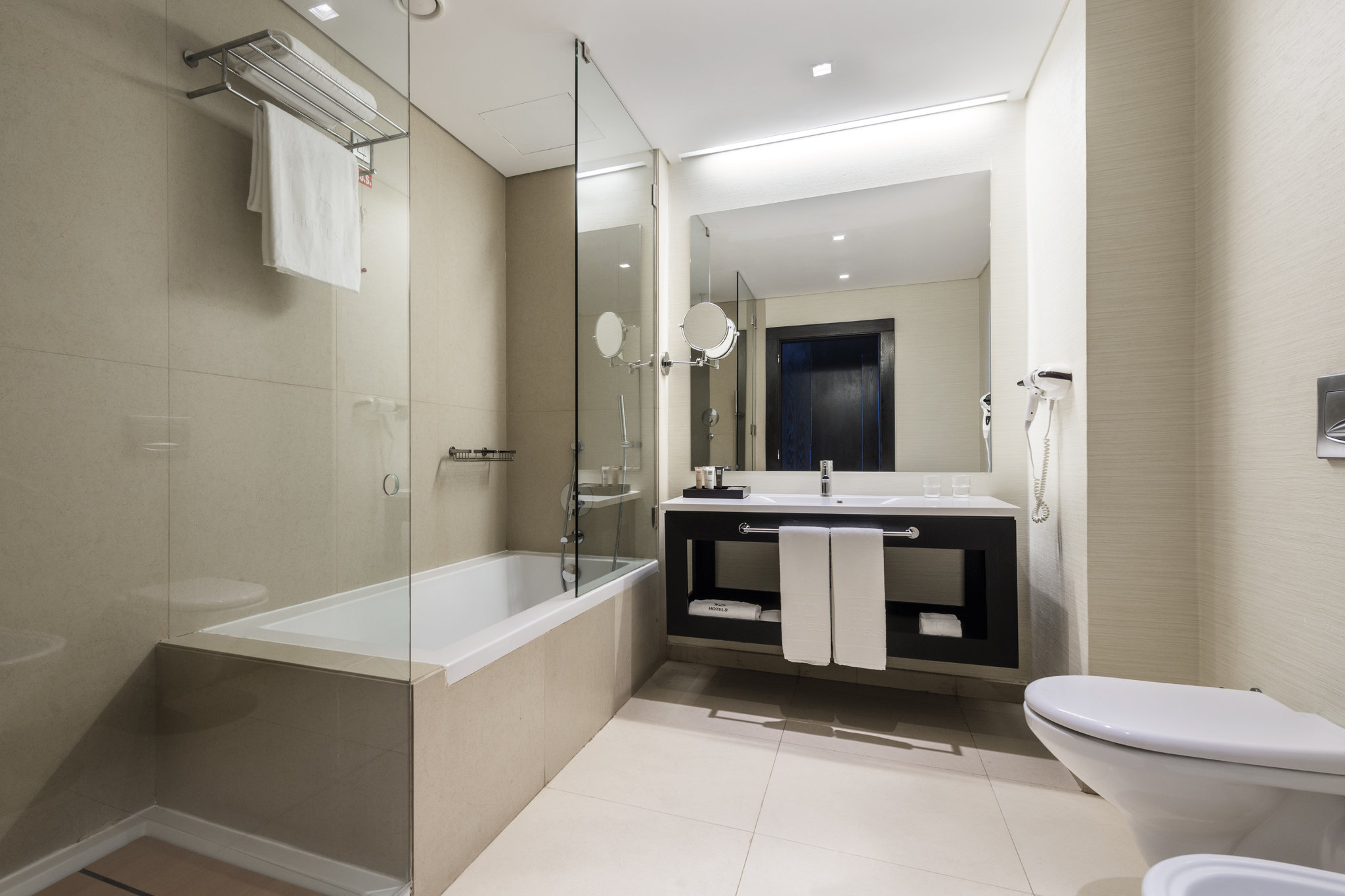 Angola_Luanda_Hotel_Baia_suite_wc_S