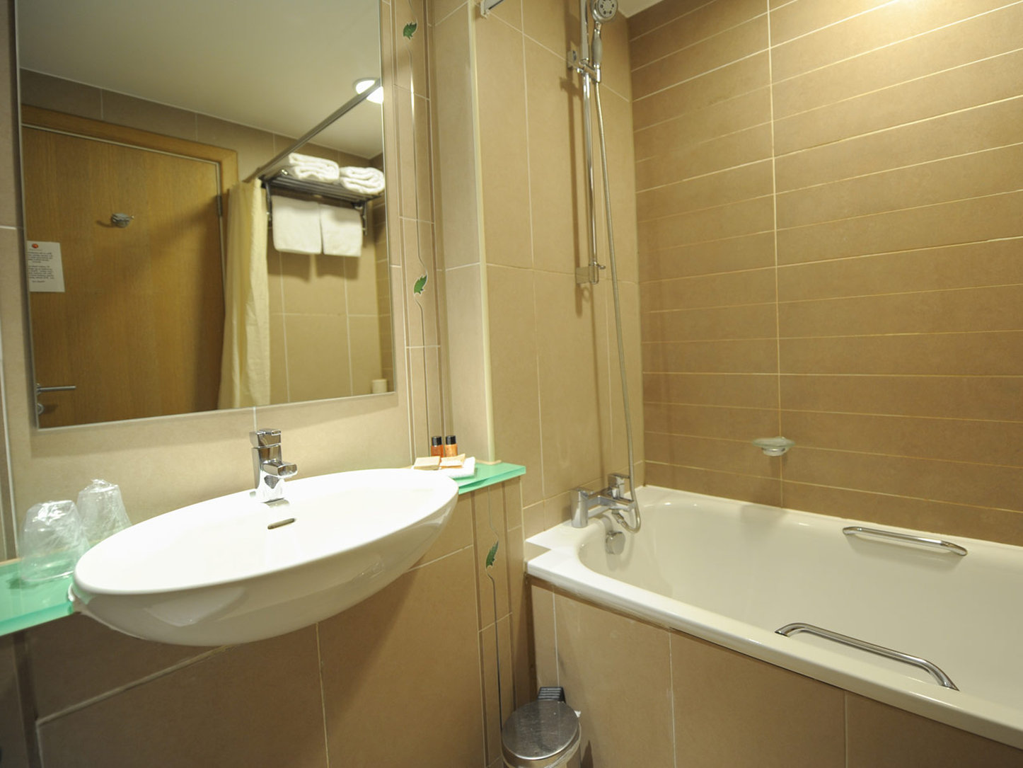 Standard_Double_Room_Bathroom_S