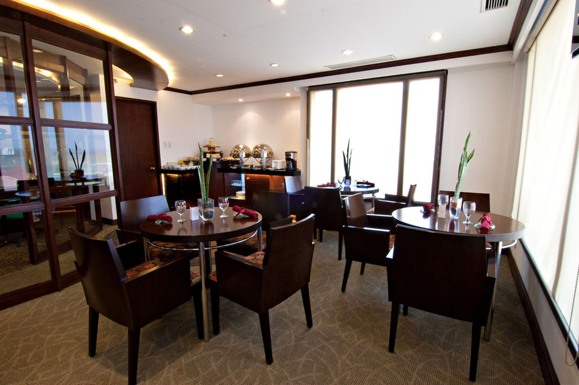 Ambassador_Club_Floor_Breakfast_Room_S