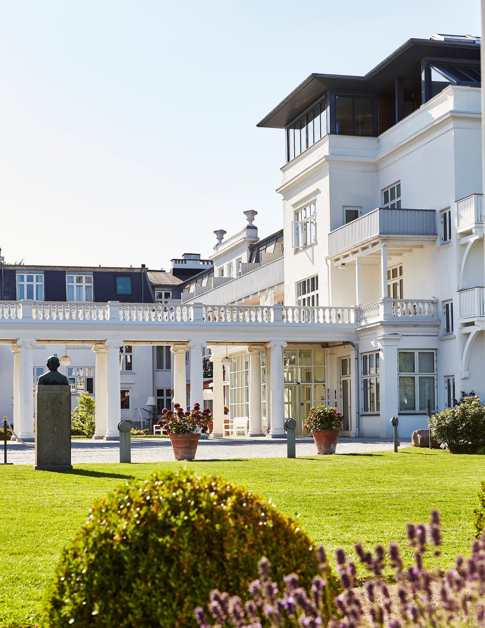 Kurhotel_Skodsborg_Exterior_(1)_S