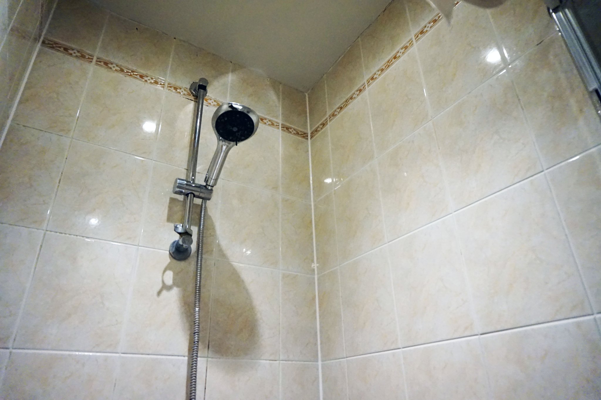 Classic_Double-Twin_Bathroom_Shower_S