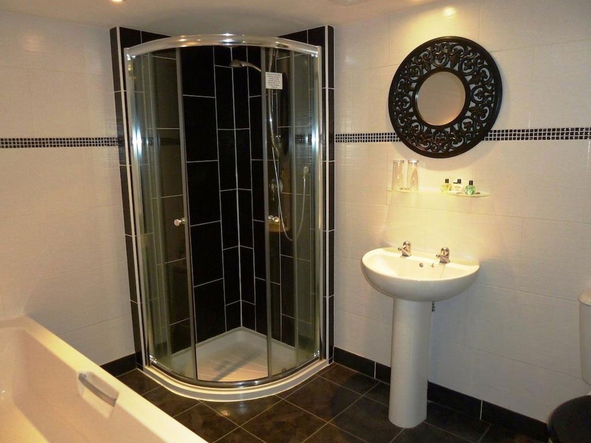 Suite_Bathroom_S