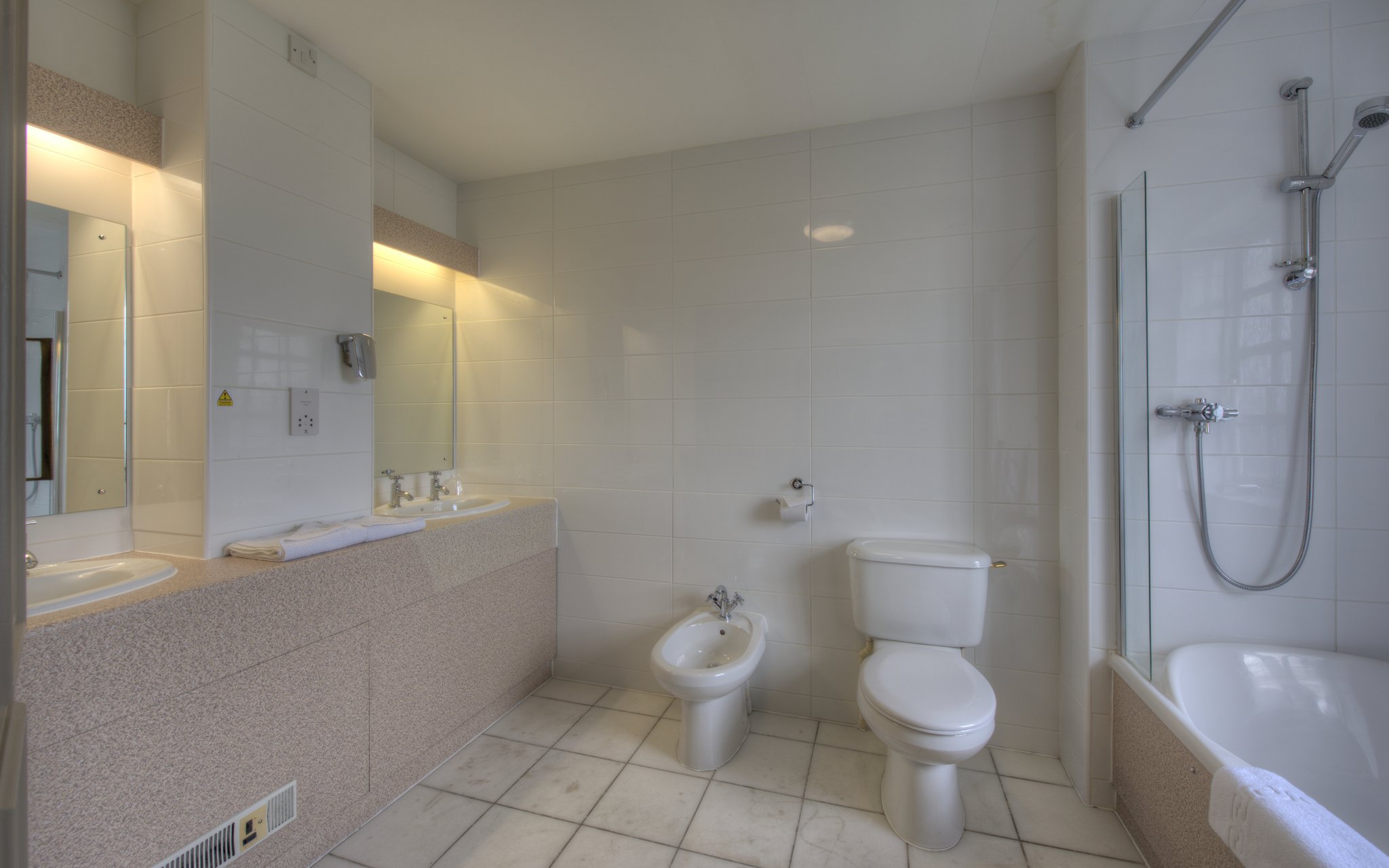 Executive_Double_Bathroom2_S