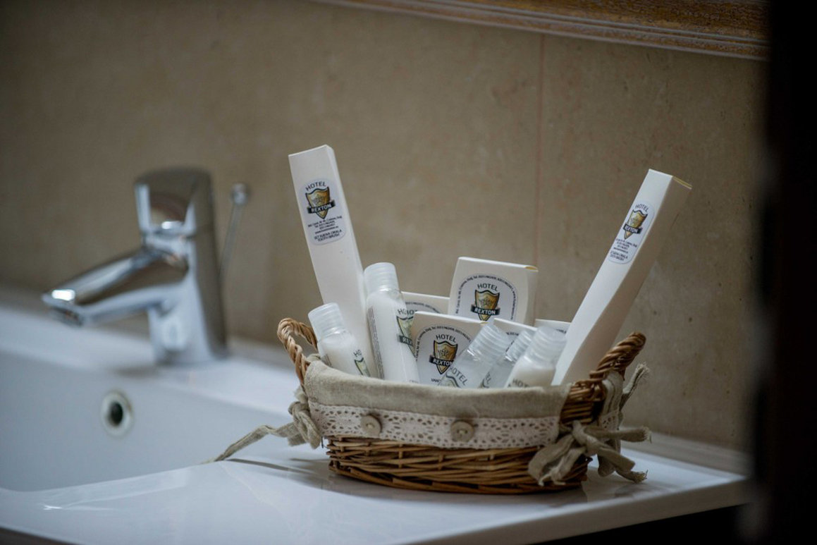 Bathroom_amenities_S