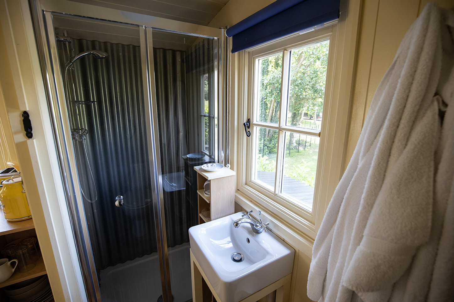 The_Shepherds_Hut_Bathroom_S