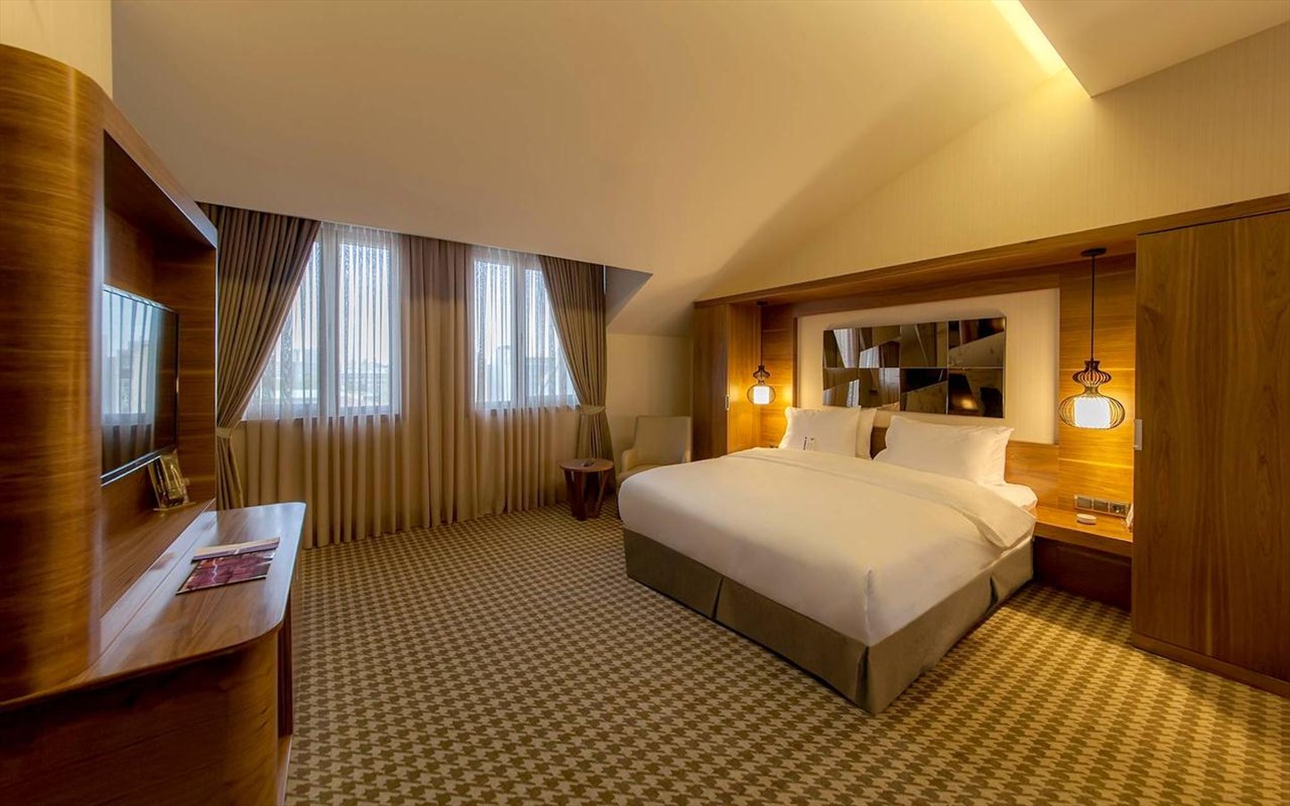 Deluxe_Room_-_2_S