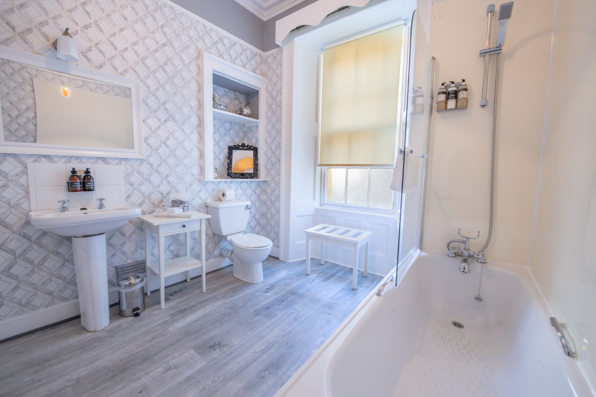 Comfy-Luxe_Bathroom_S