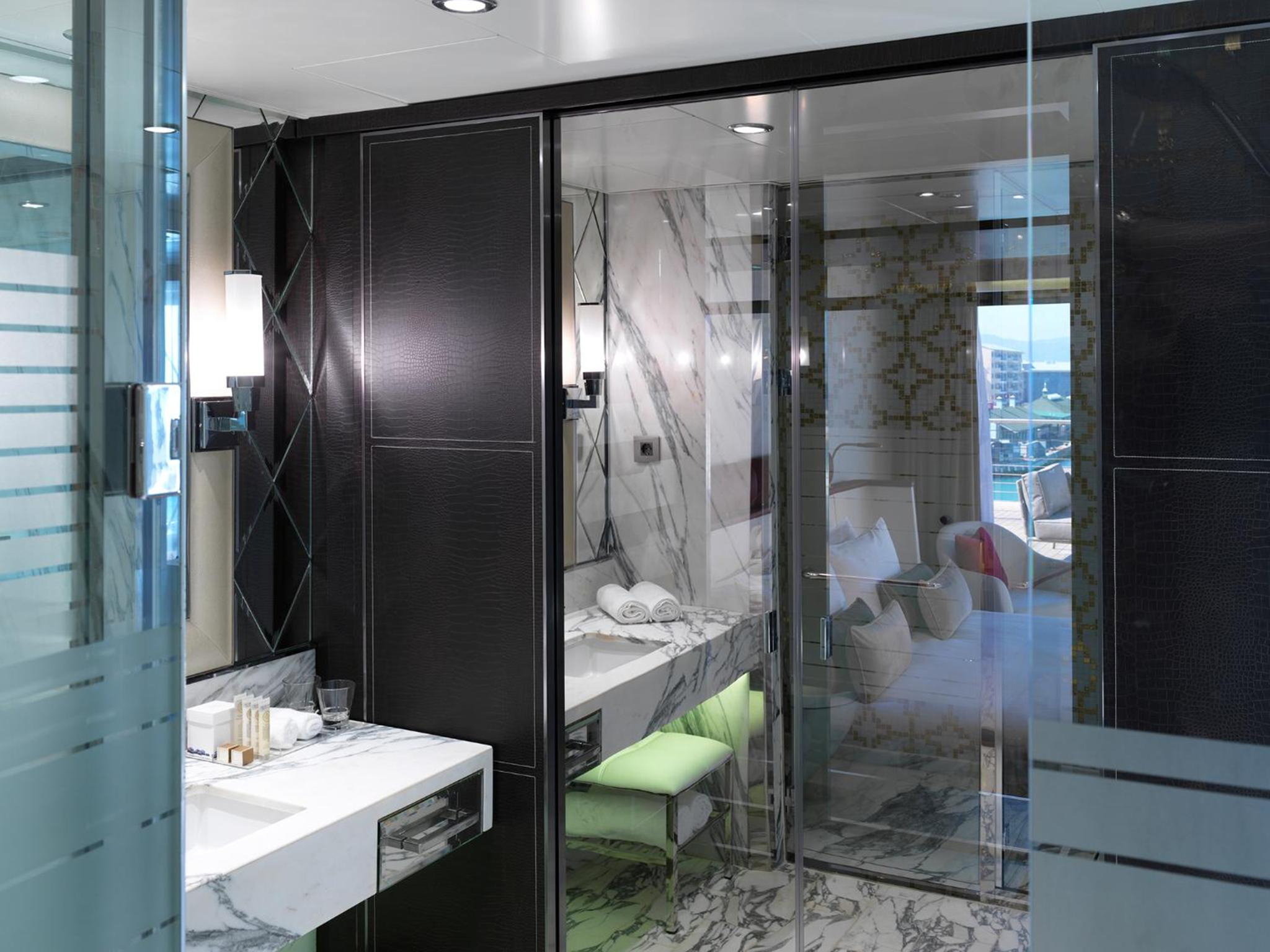 Superyacht_Ocean_Suite_Bathroom_S