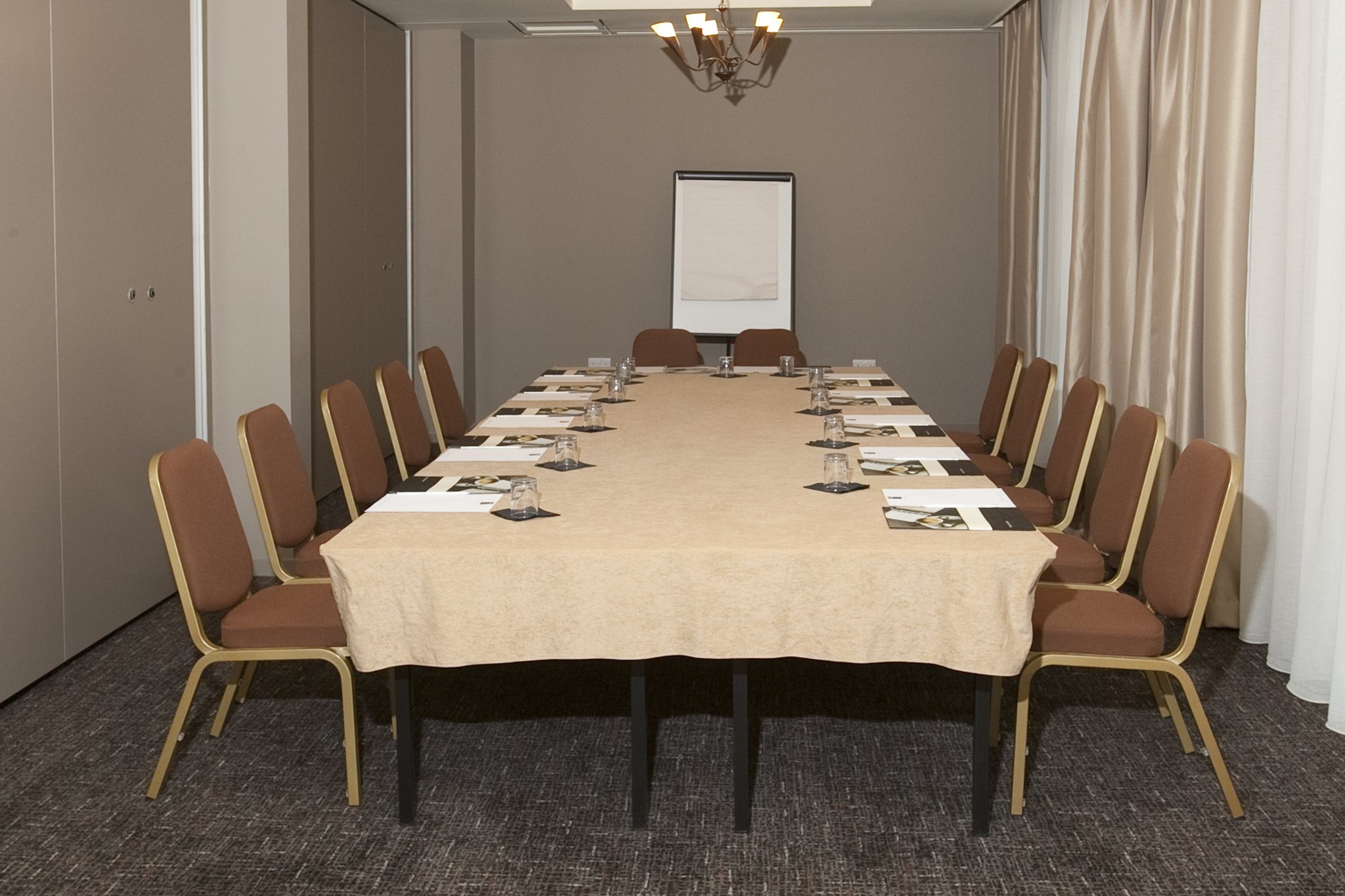 Fairway_Suite_with_boardroom_table_S