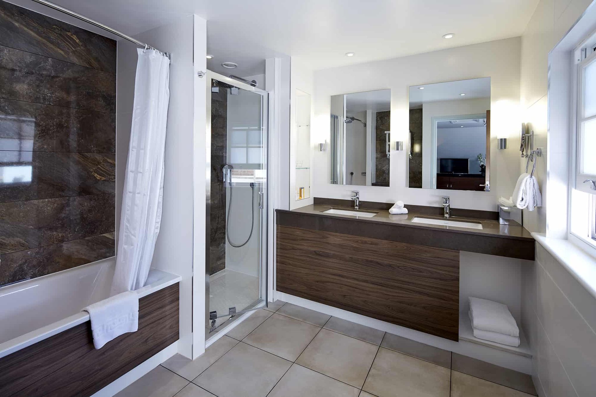 Feature_Room_Sunningdale_Room_Bathroom_S