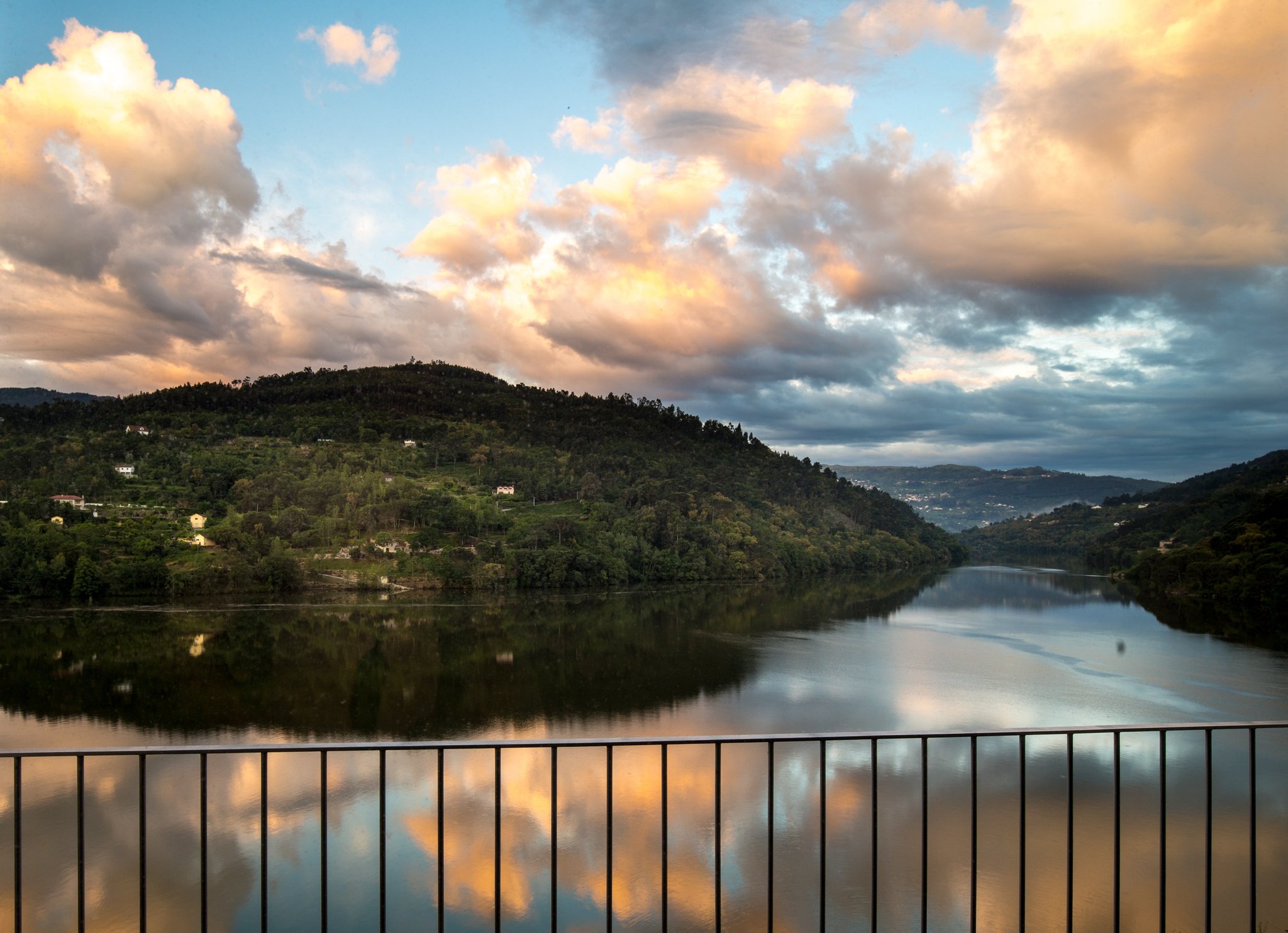 Douro_Morning_Clouds_Lit_S