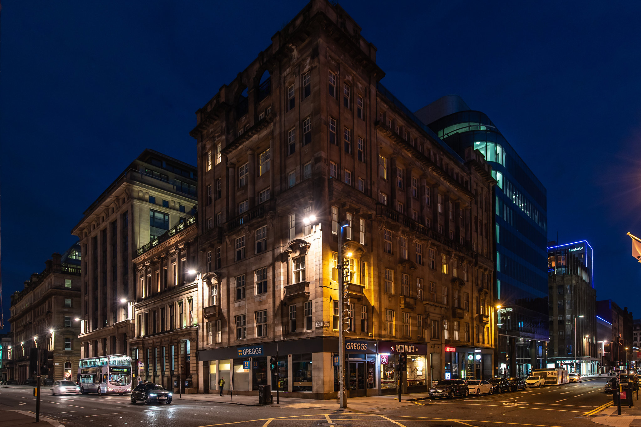 Exterior_of_George_Square_at_night_S