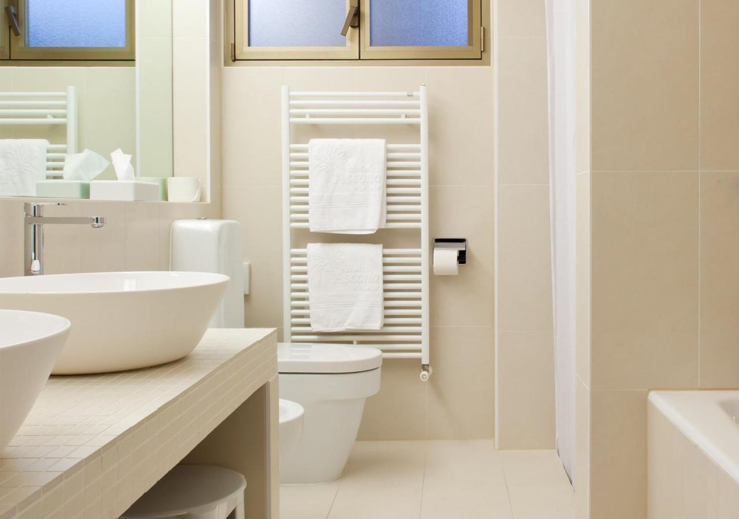 Superior_Bathroom_S