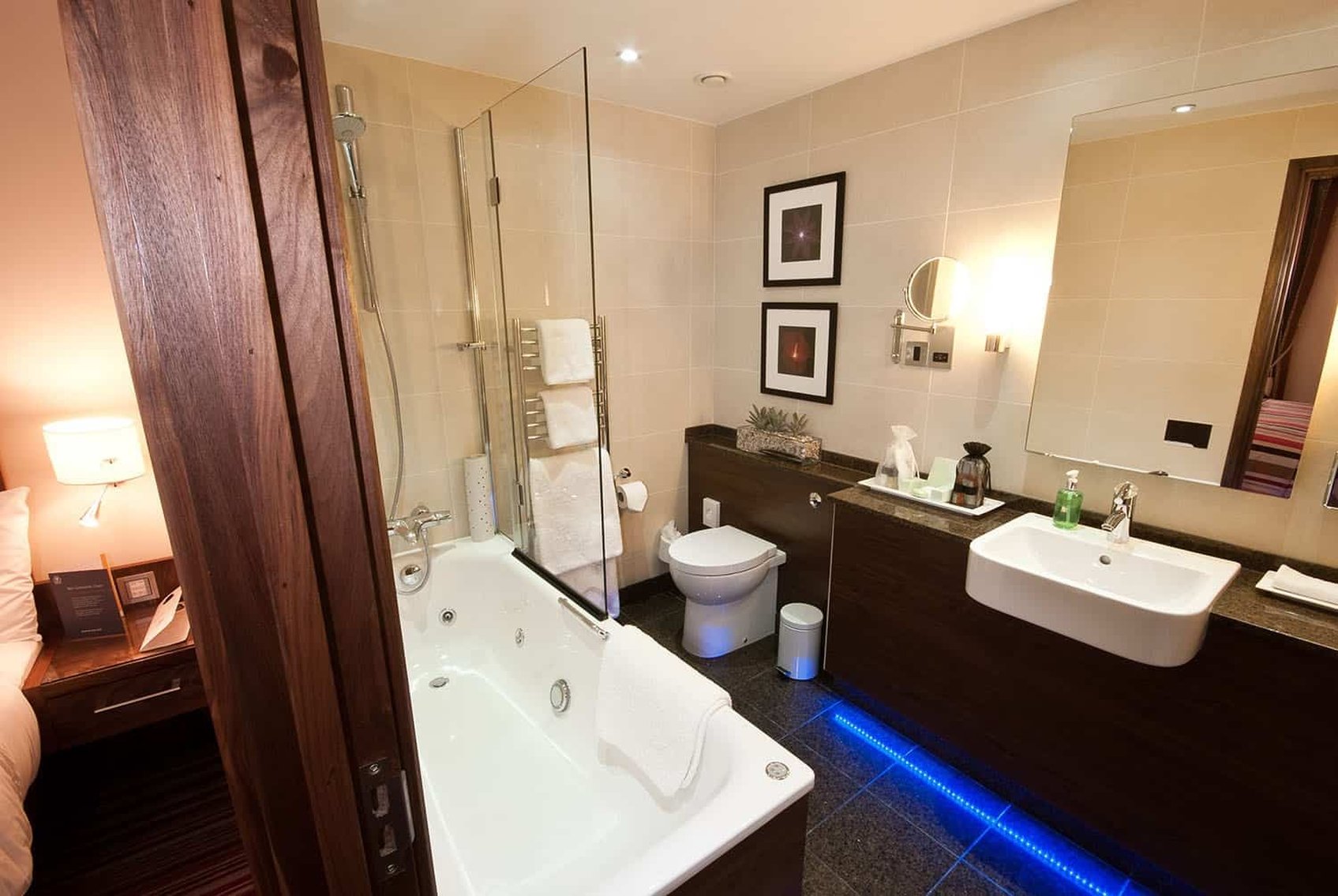 Brompton_Suite_Bathroom_S