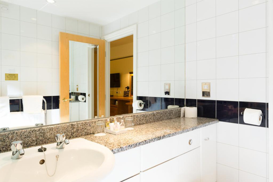 Executive_Room_Bathroom_S