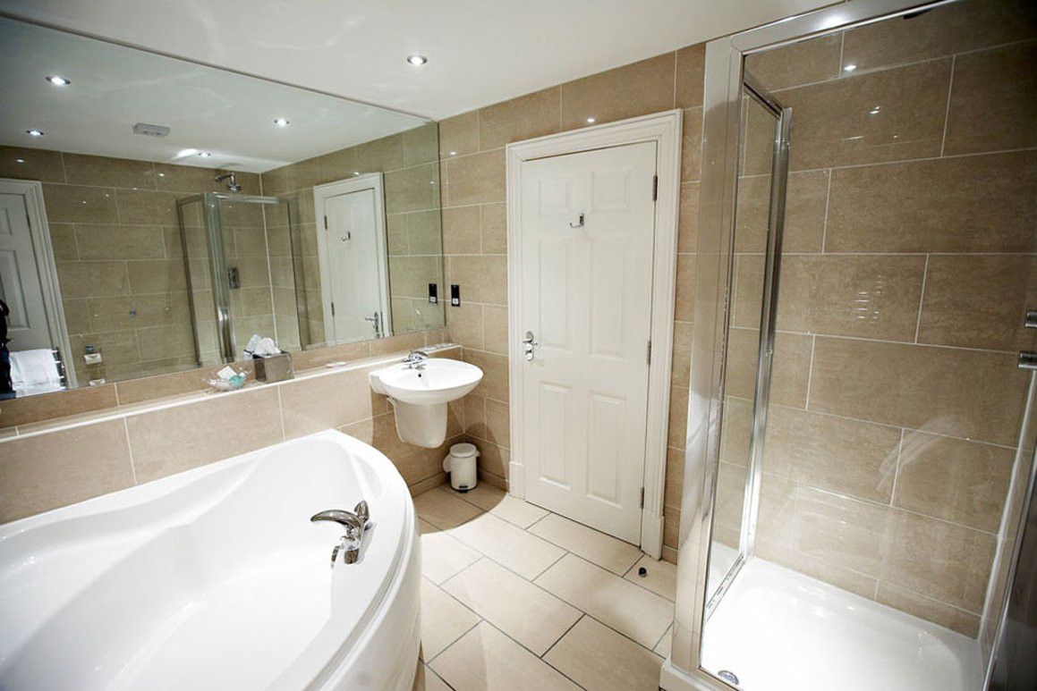 Bothy_Lodge_Bathroom_S