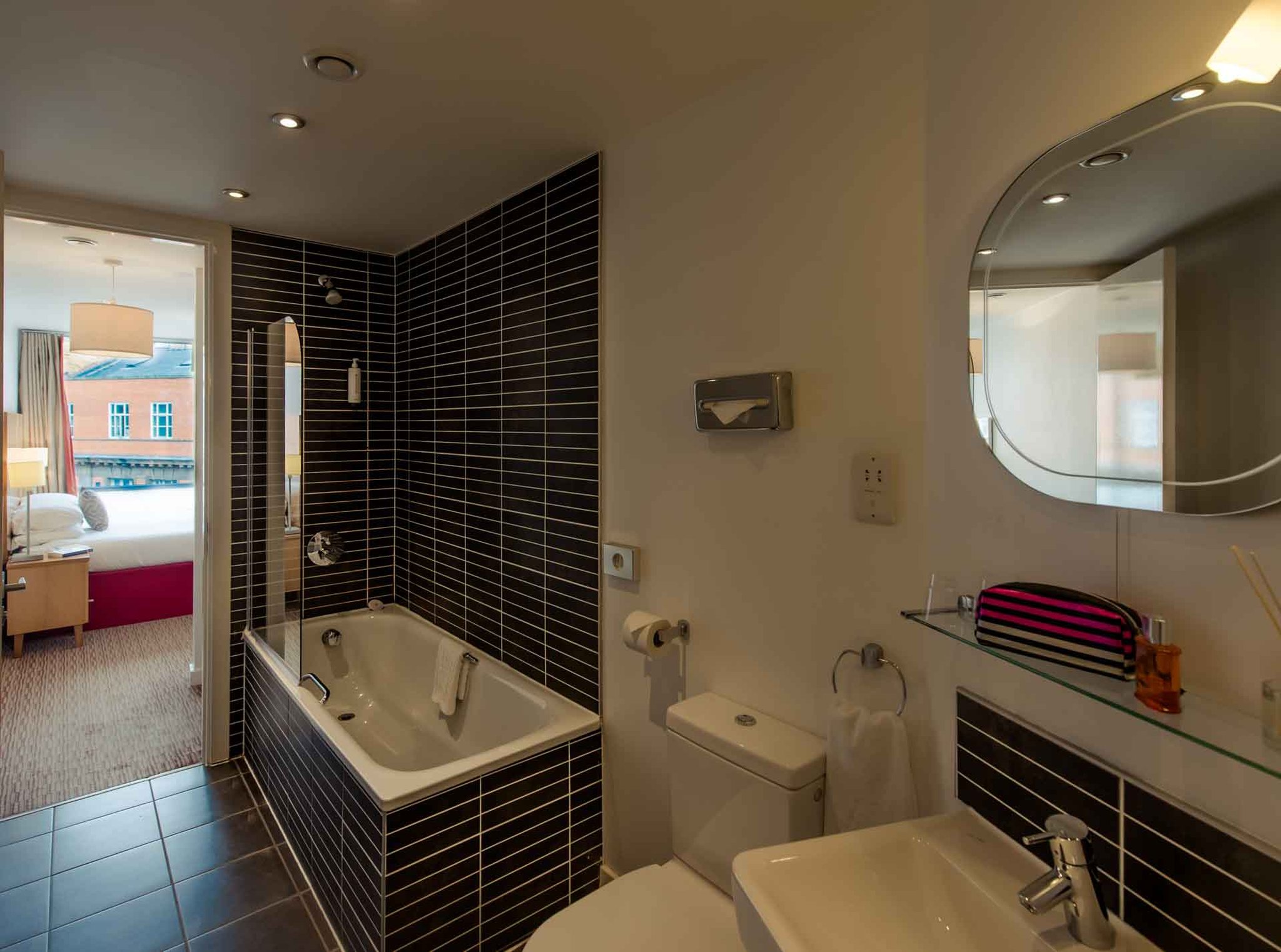 PREMIER_SUITES_Liverpool_Modern_Ensuite_Bathroom_S