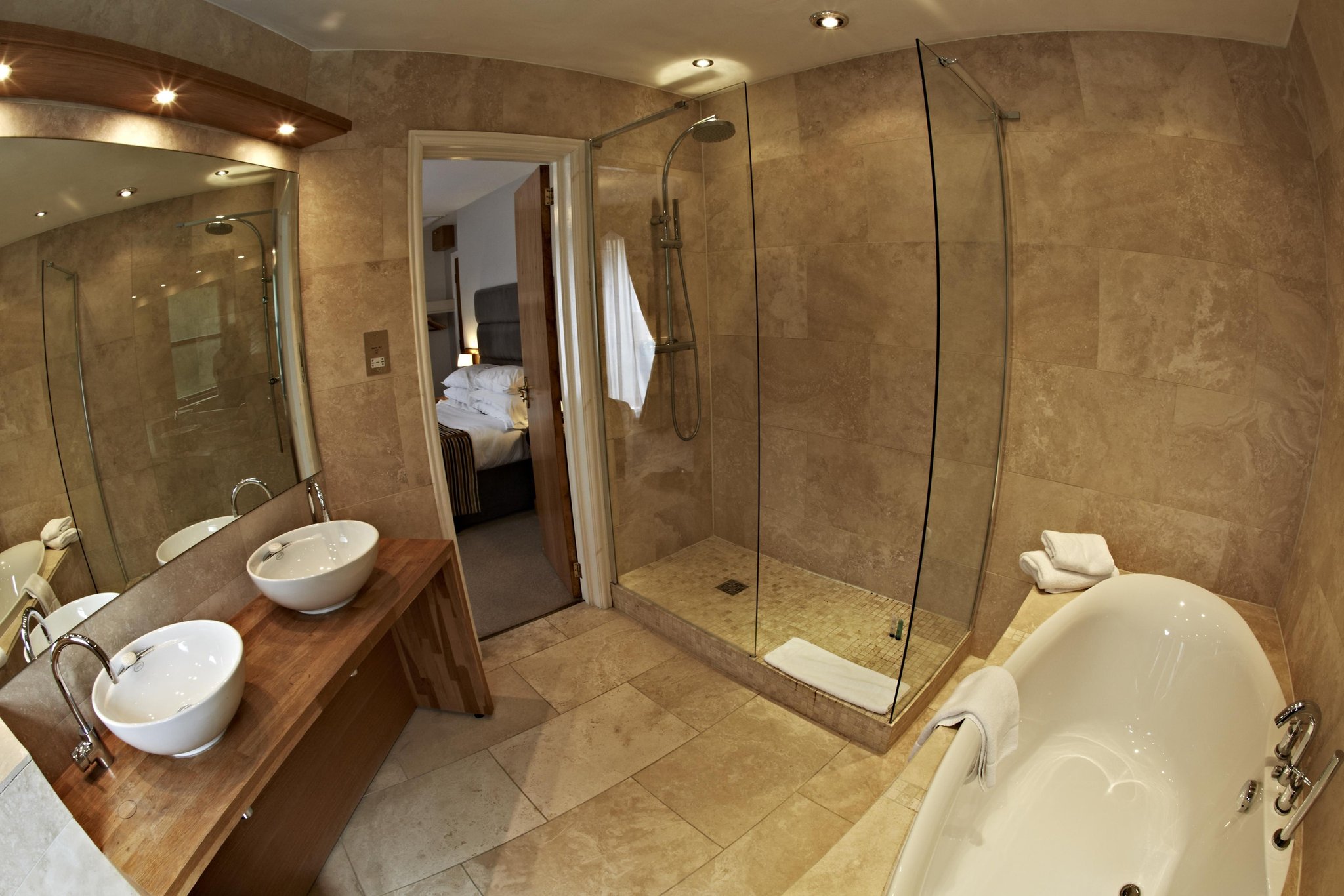 Suite_Bathroom_Room_39_S