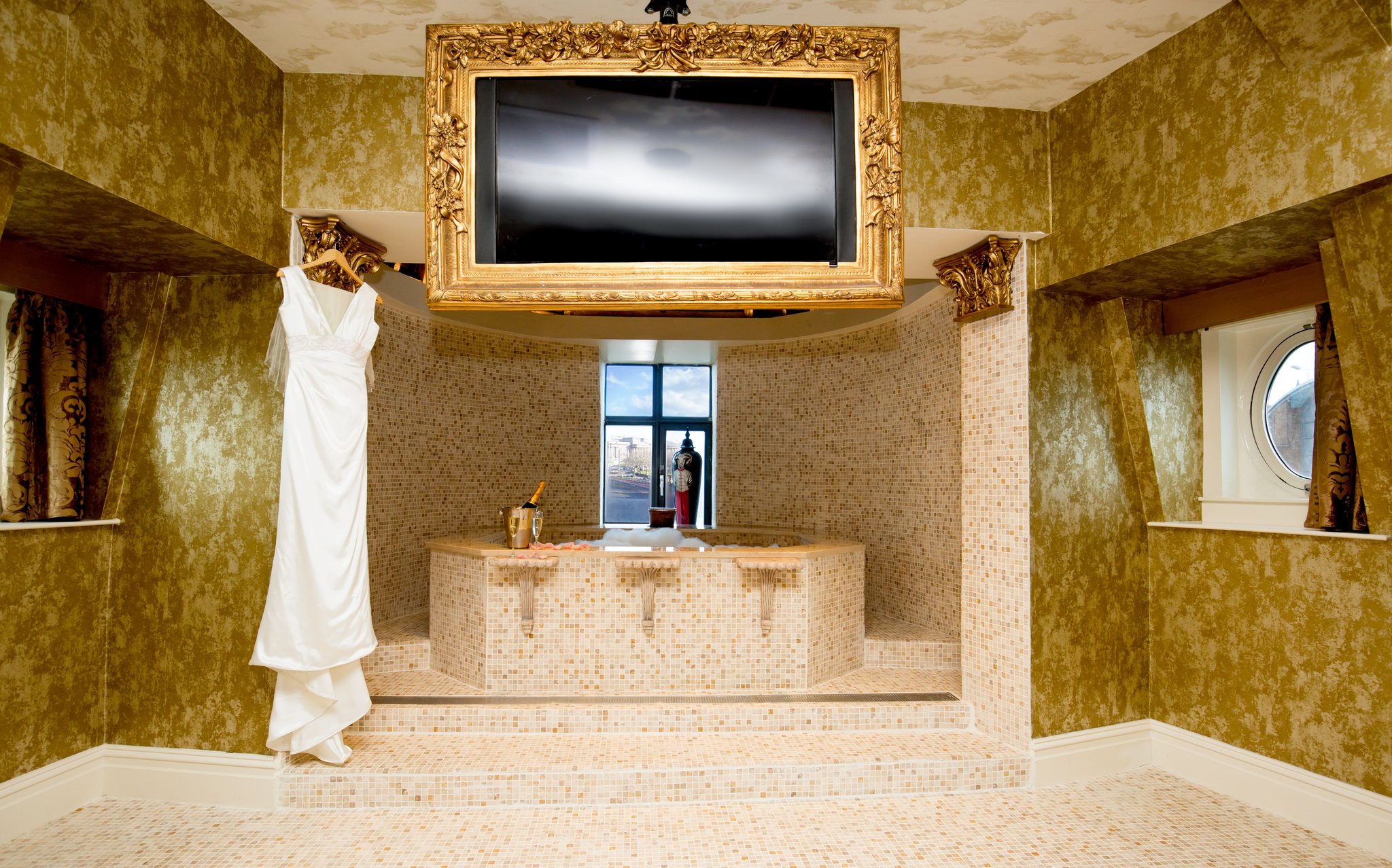 Presidential_Suite_Bathroom_S