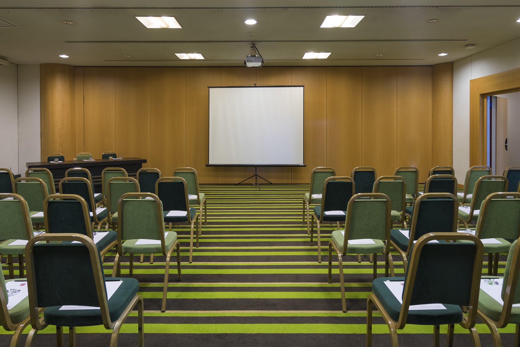 Conference_Room_Plateia_S