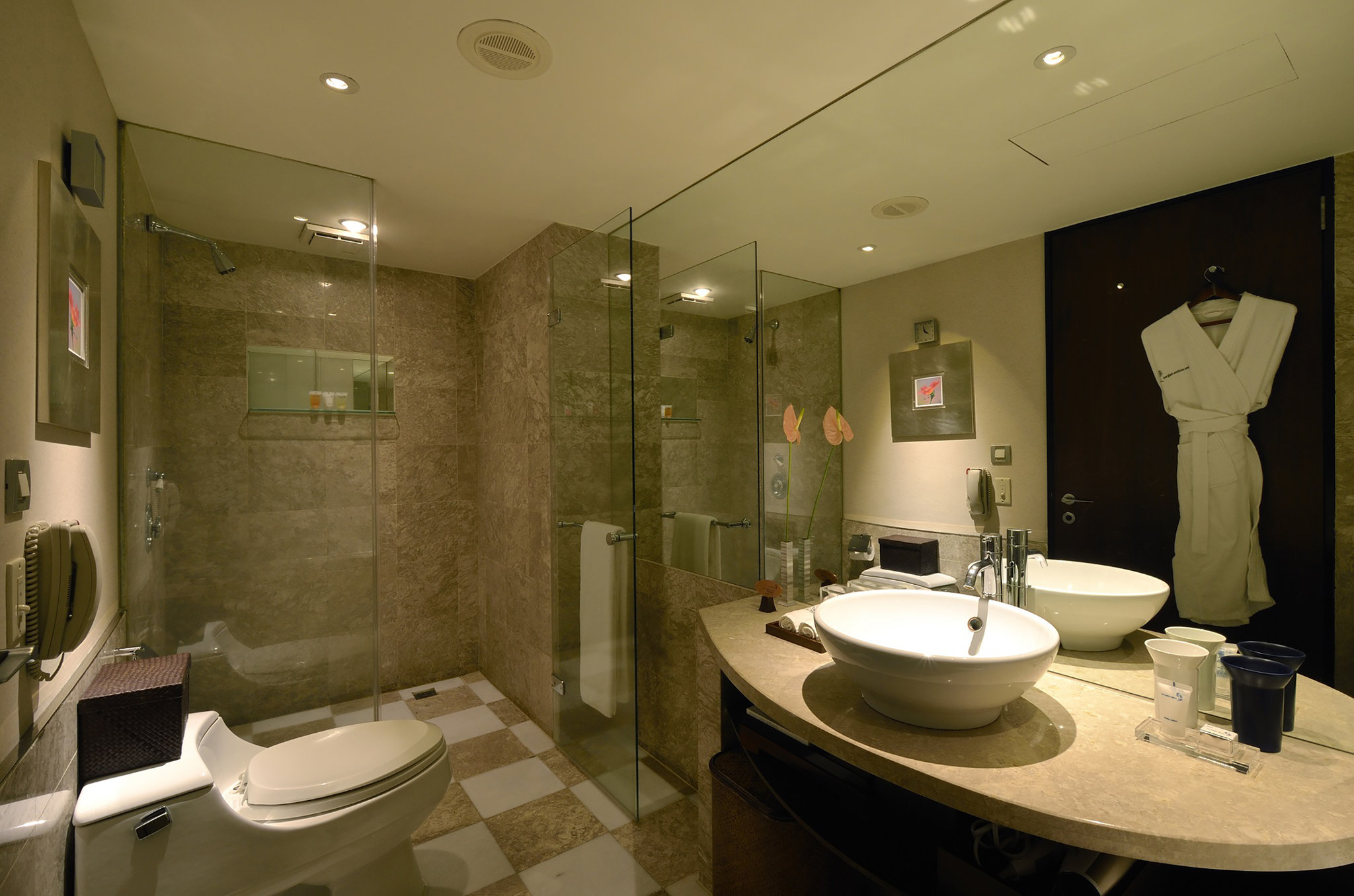 Deluxe_Suite_Bathroom_S