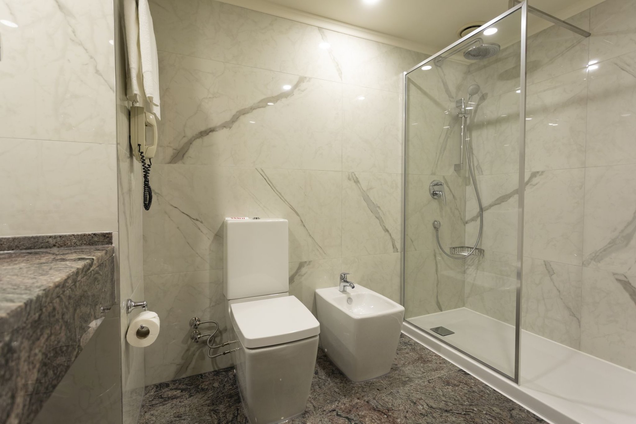 Junior_Suite_Bathroom_S