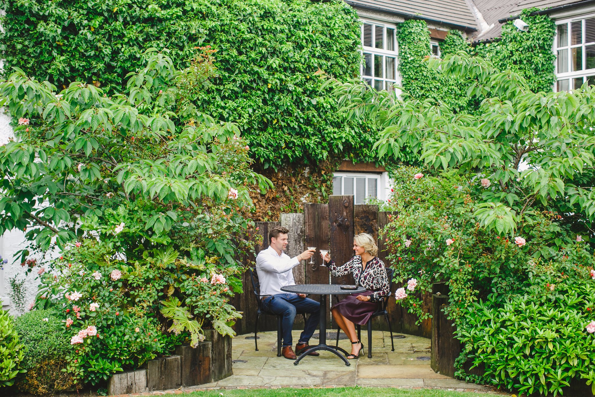 Courtyard_garden_couple_S