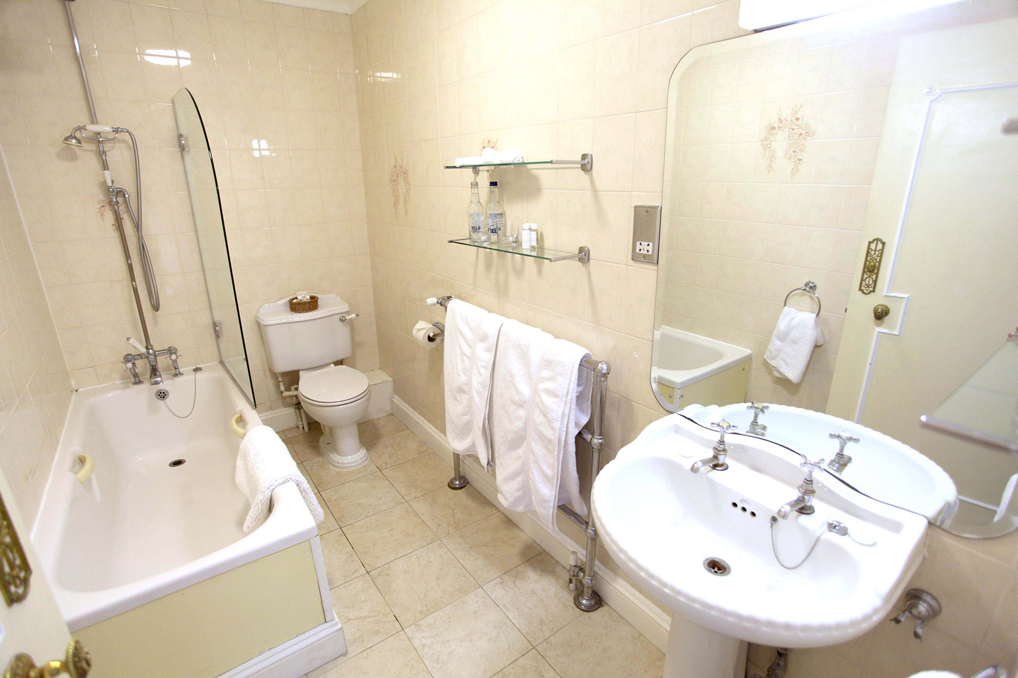 Junior_Suite_Bathroom_S