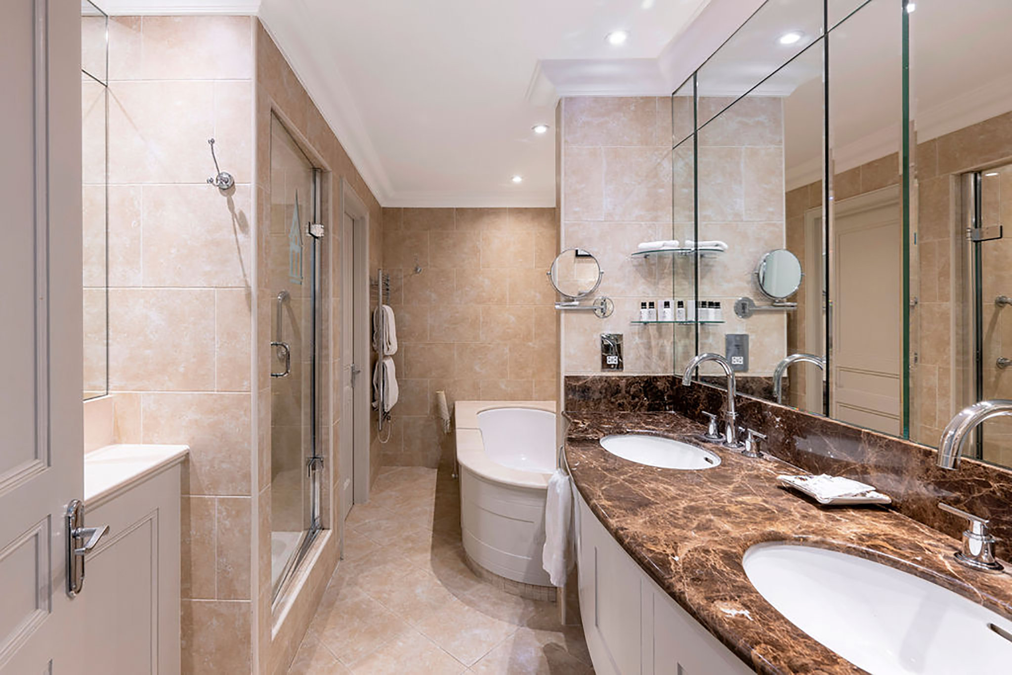 Junior_Suite4_Bathroom_S