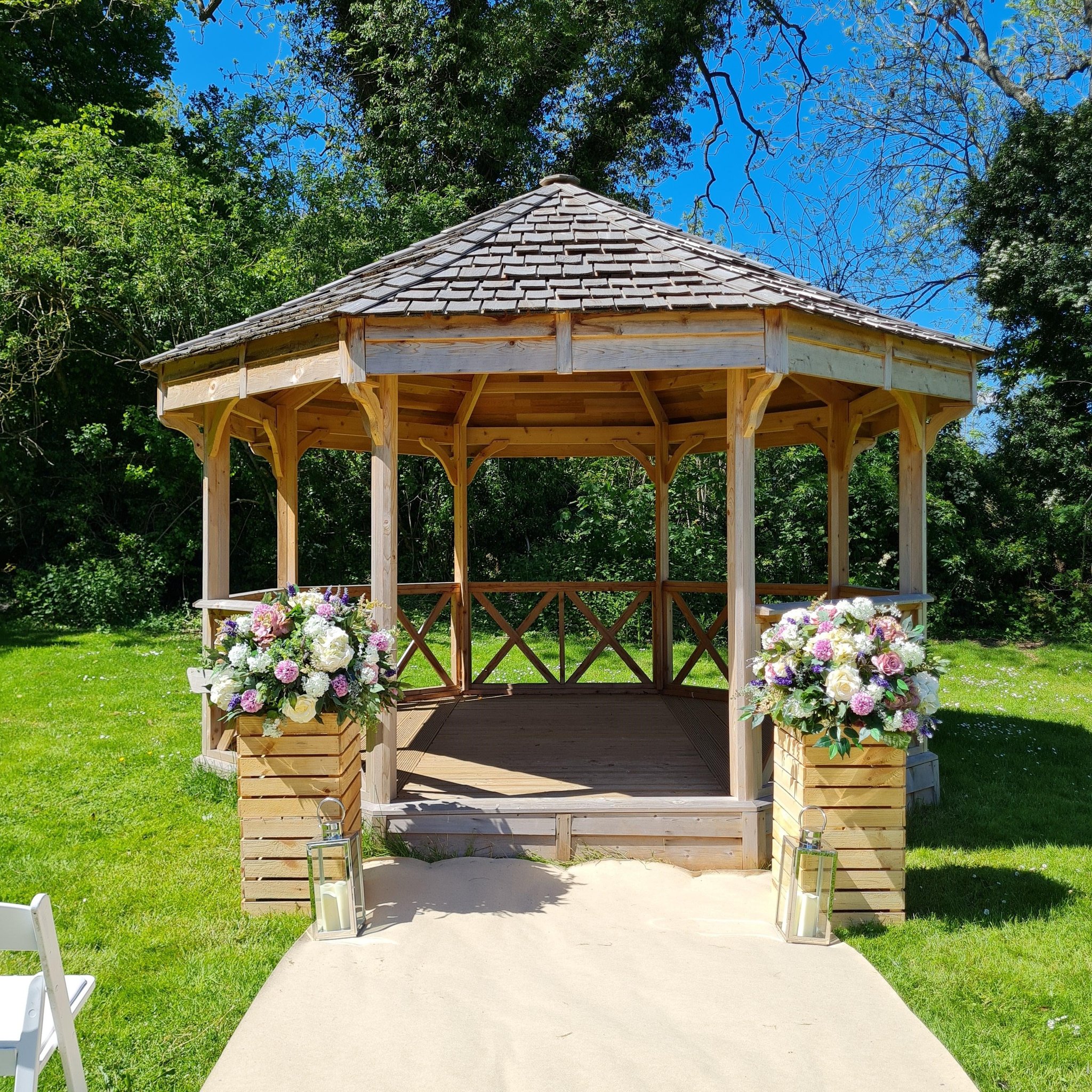 Gazebo_with_White_Chairs_S