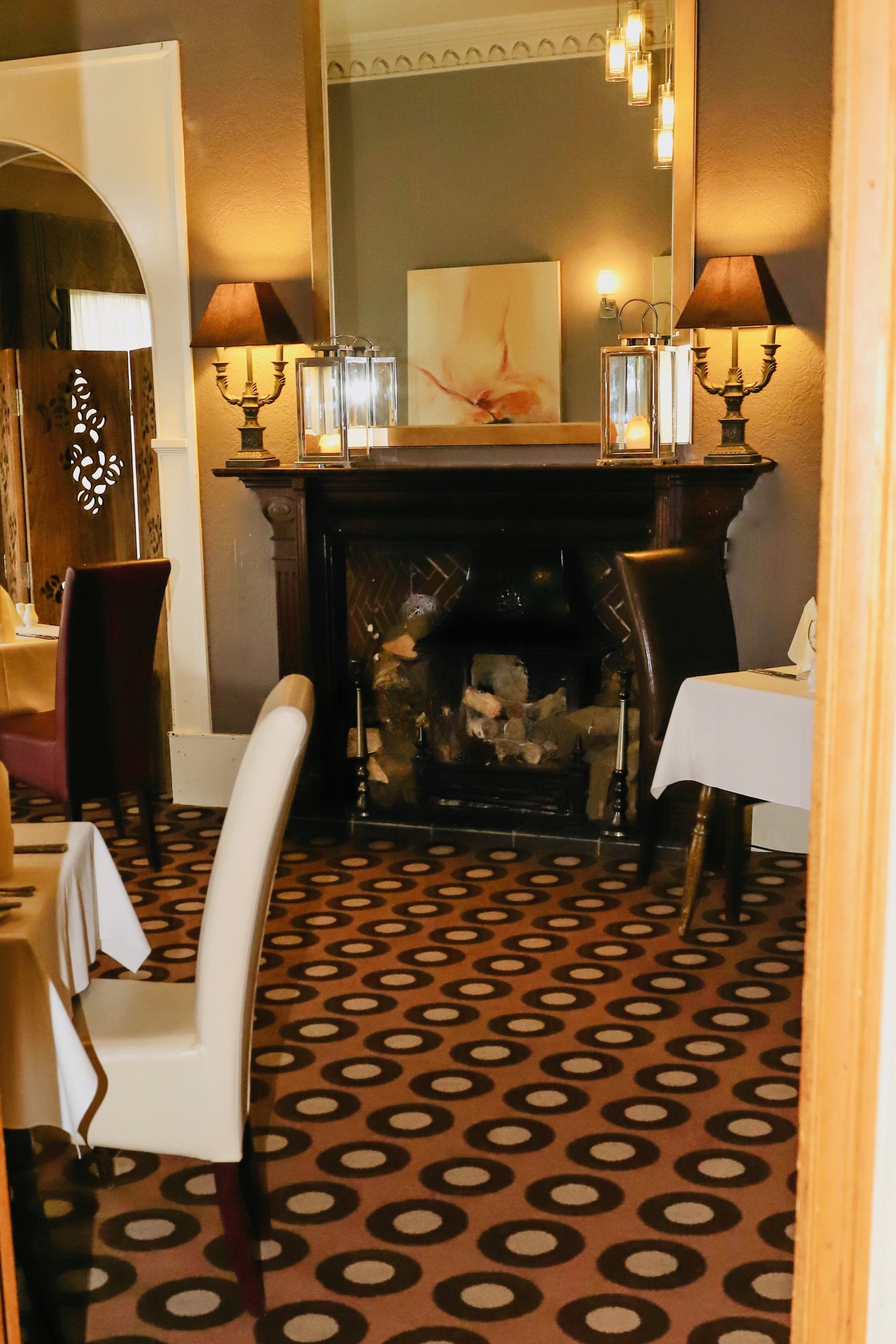 Restaurant_Fireplace_Oak_House_Suite_S