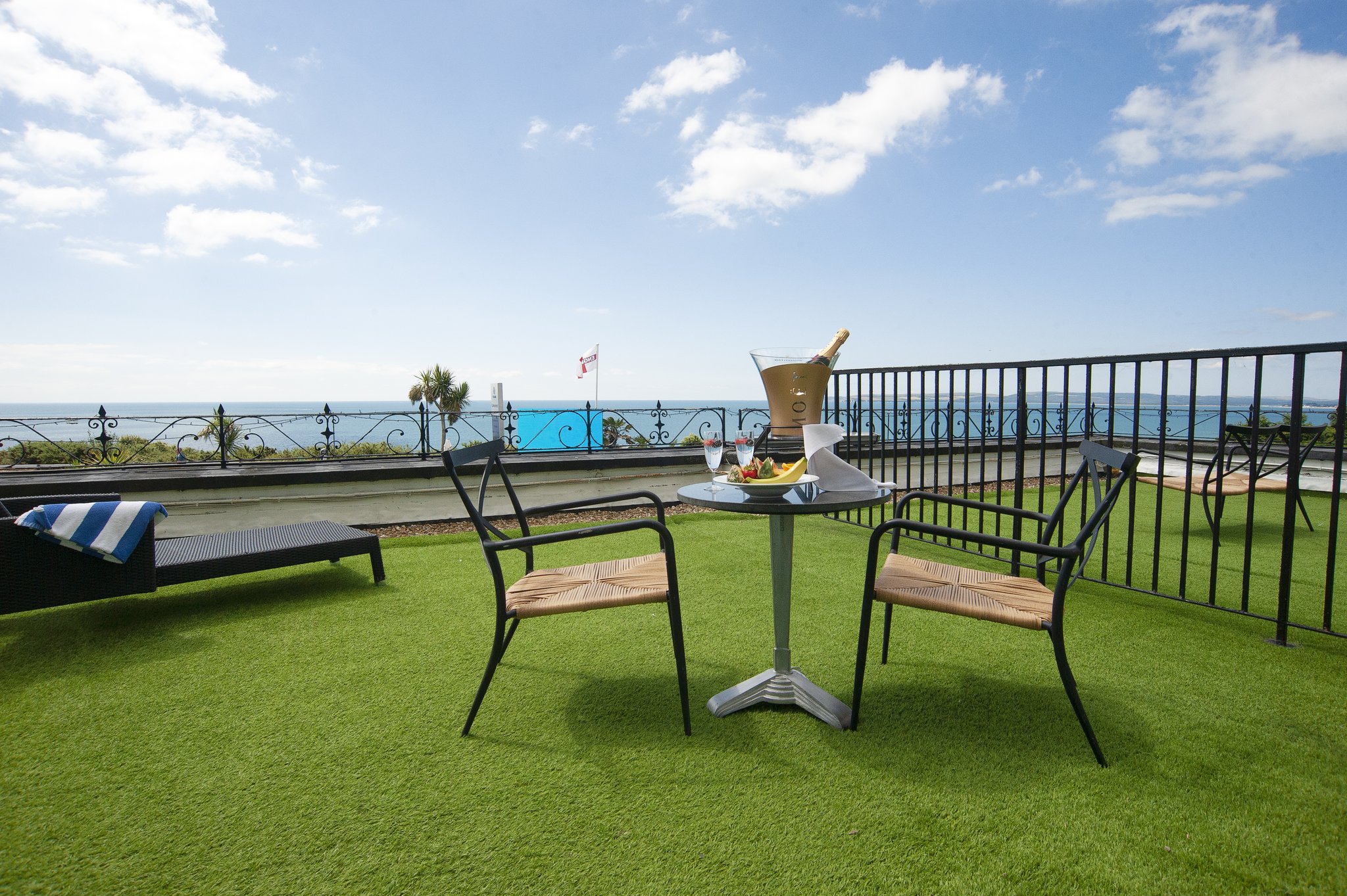 Superior_Ocean_Front_Terrace_S