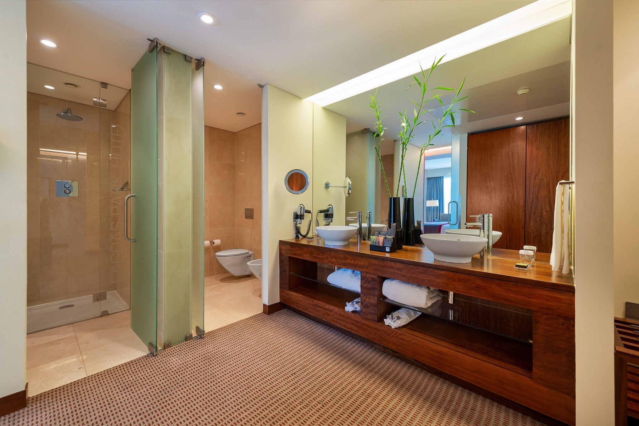 Suite_Bathroom_S