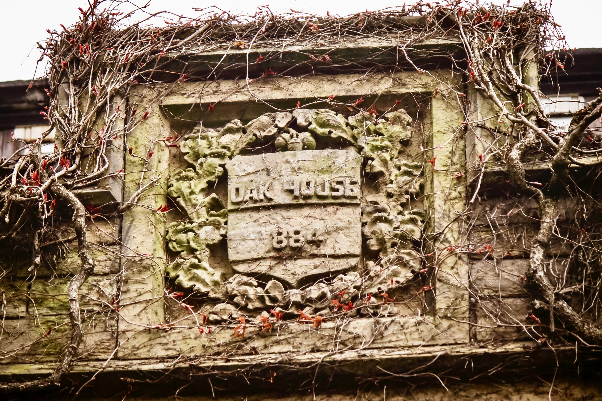 Oak_House_1884_Plaque_S