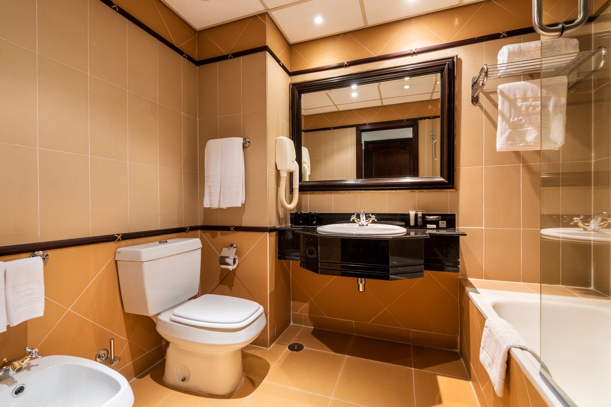 Angola_Luanda_Hotel_Alvalade_Quarto_Duplo_Premium_wc_S