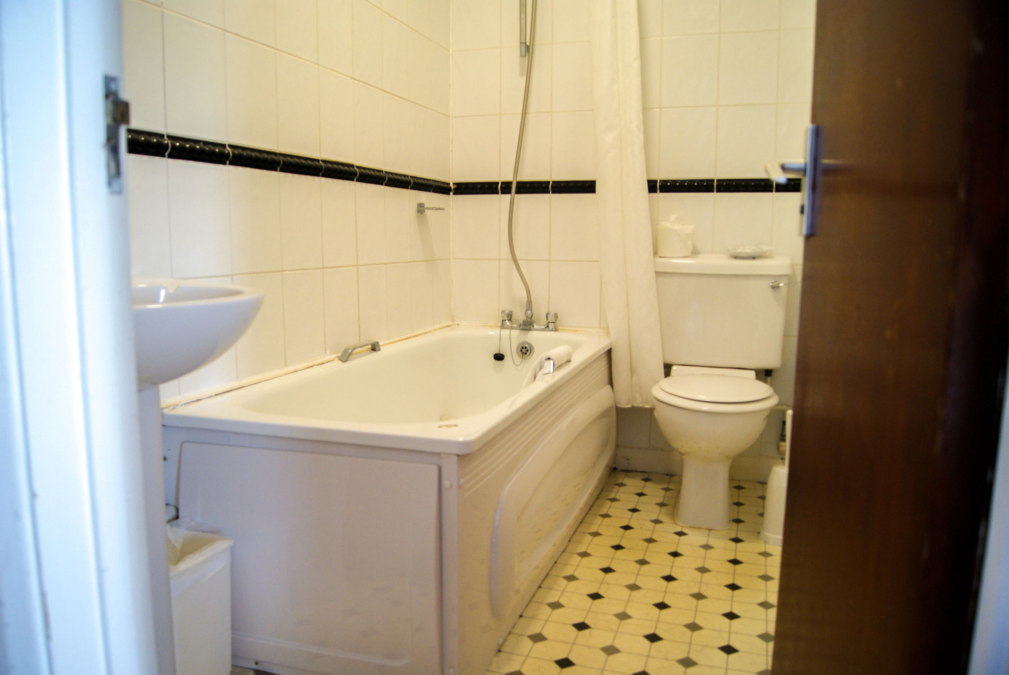 Oceanfront_Family_Bathroom_S