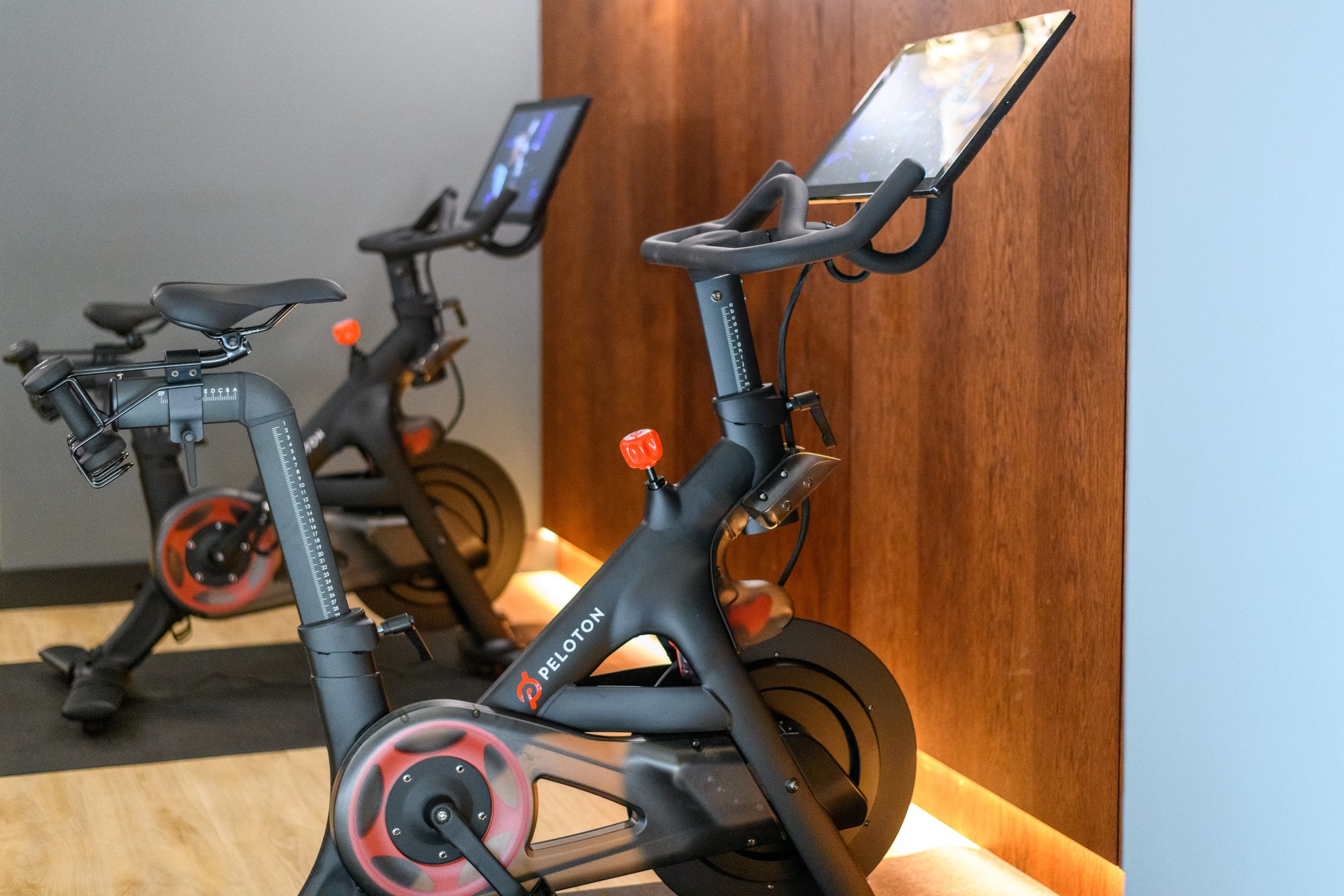 AB_R2C_Gym_Peloton_Bikes_S