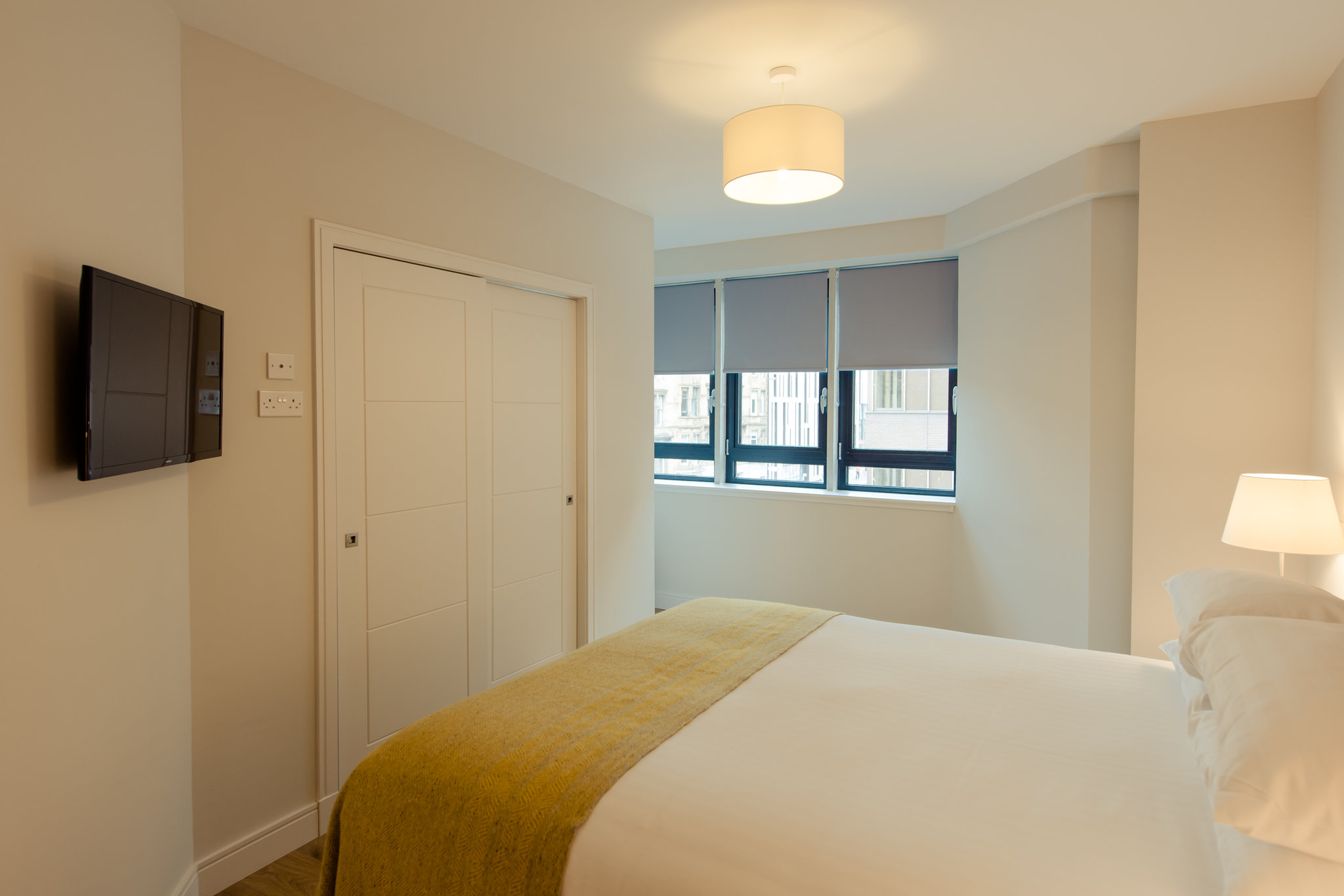 Bedroom_in_PREMIER_SUITES_PLUS_Glasgow_Bath_Street_S