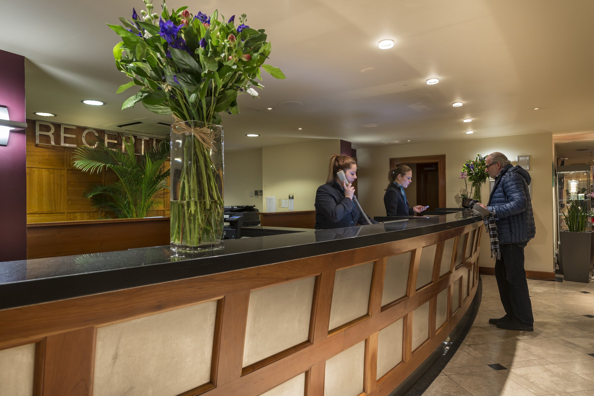 Hyde_Park_Hotel_reception_2_S