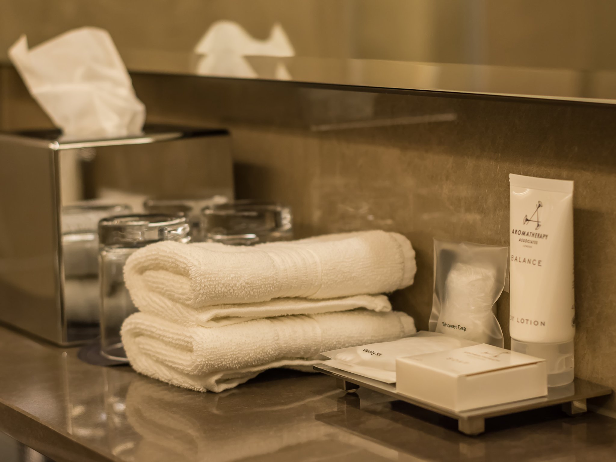 Deluxe_Club_Bathroom_Amenities_S