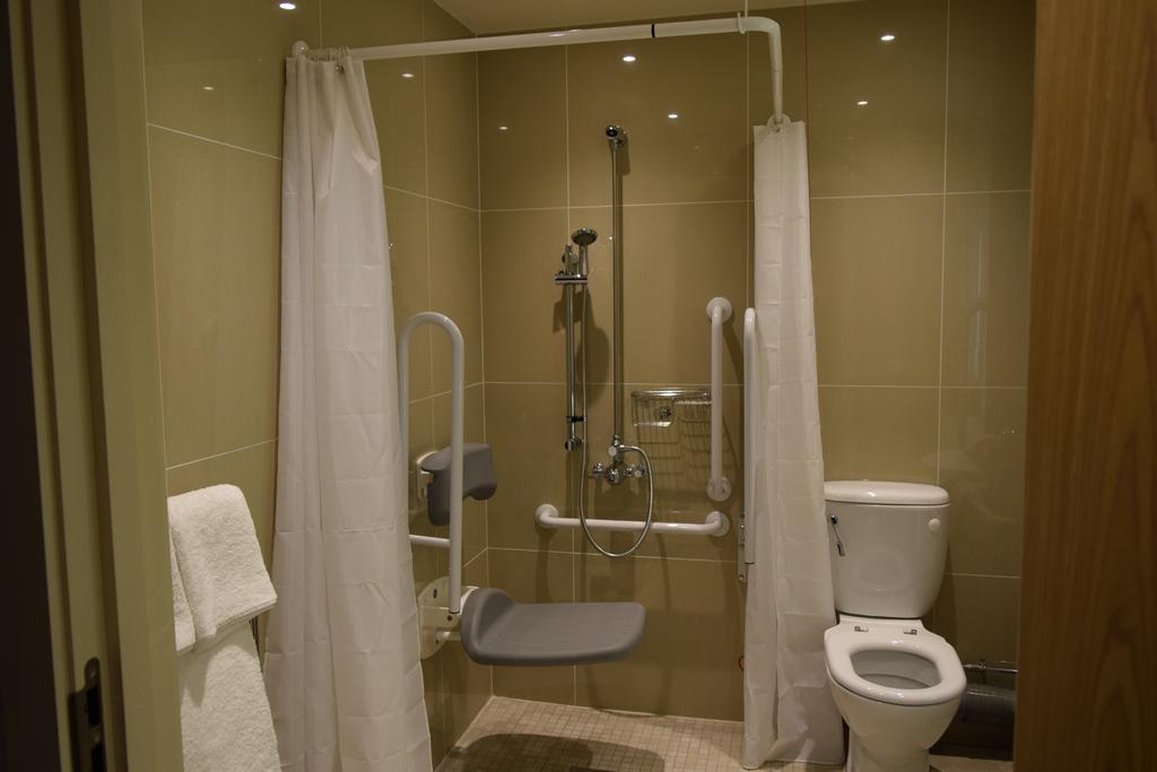 Disabled_room_Bathroom_S