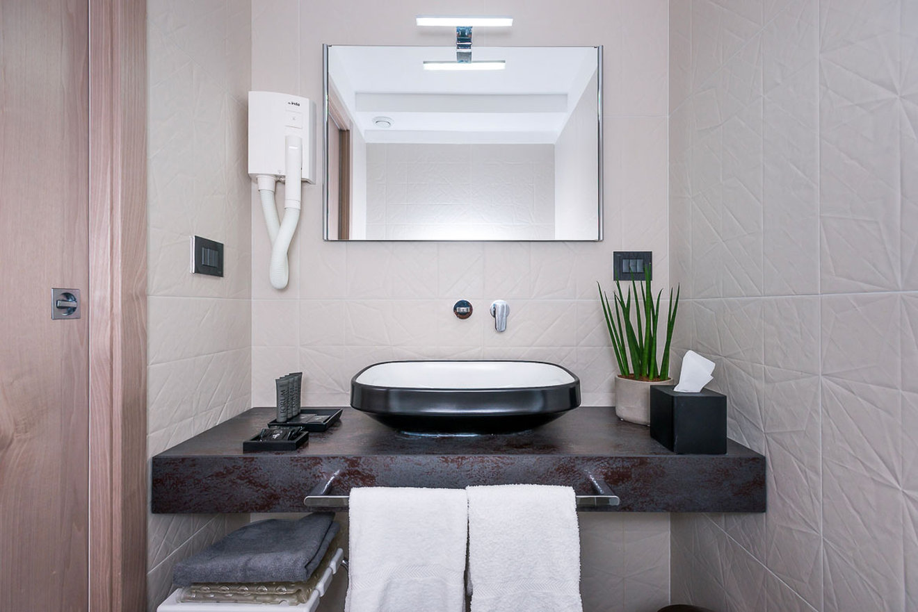 Suite_Forum_Bathroom_S