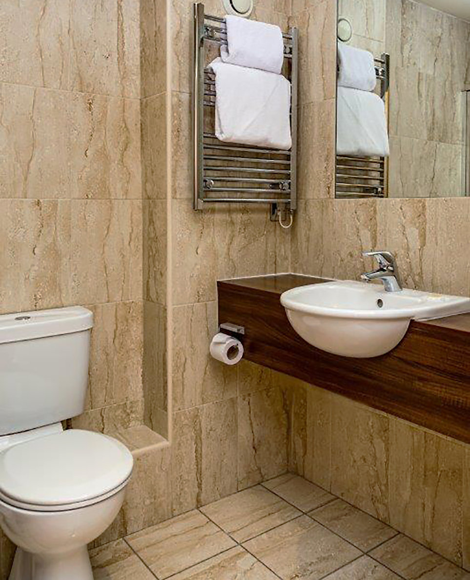 Deluxe_Bathroom_S