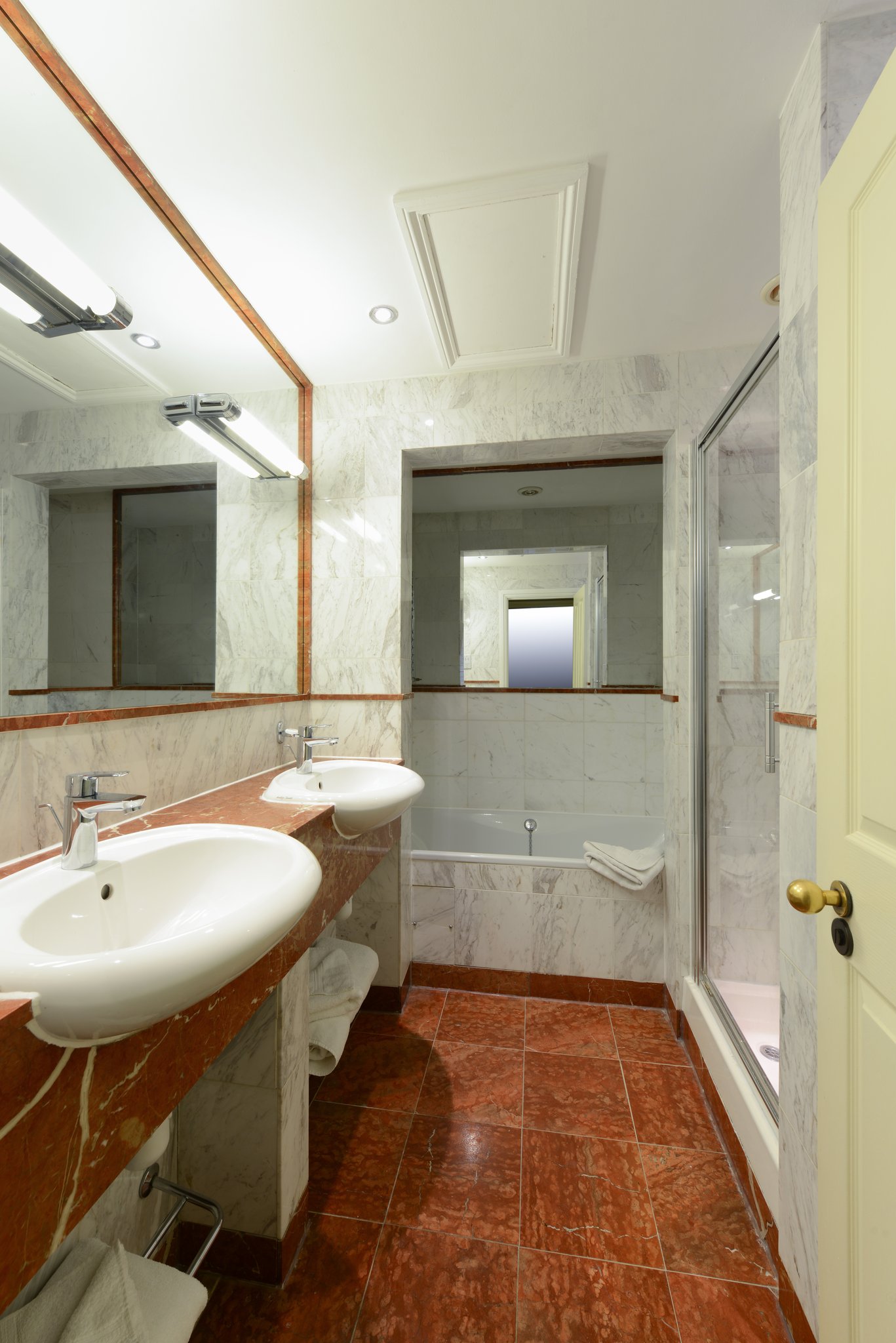 A1K_Pasha_Suite_Bathroom_S