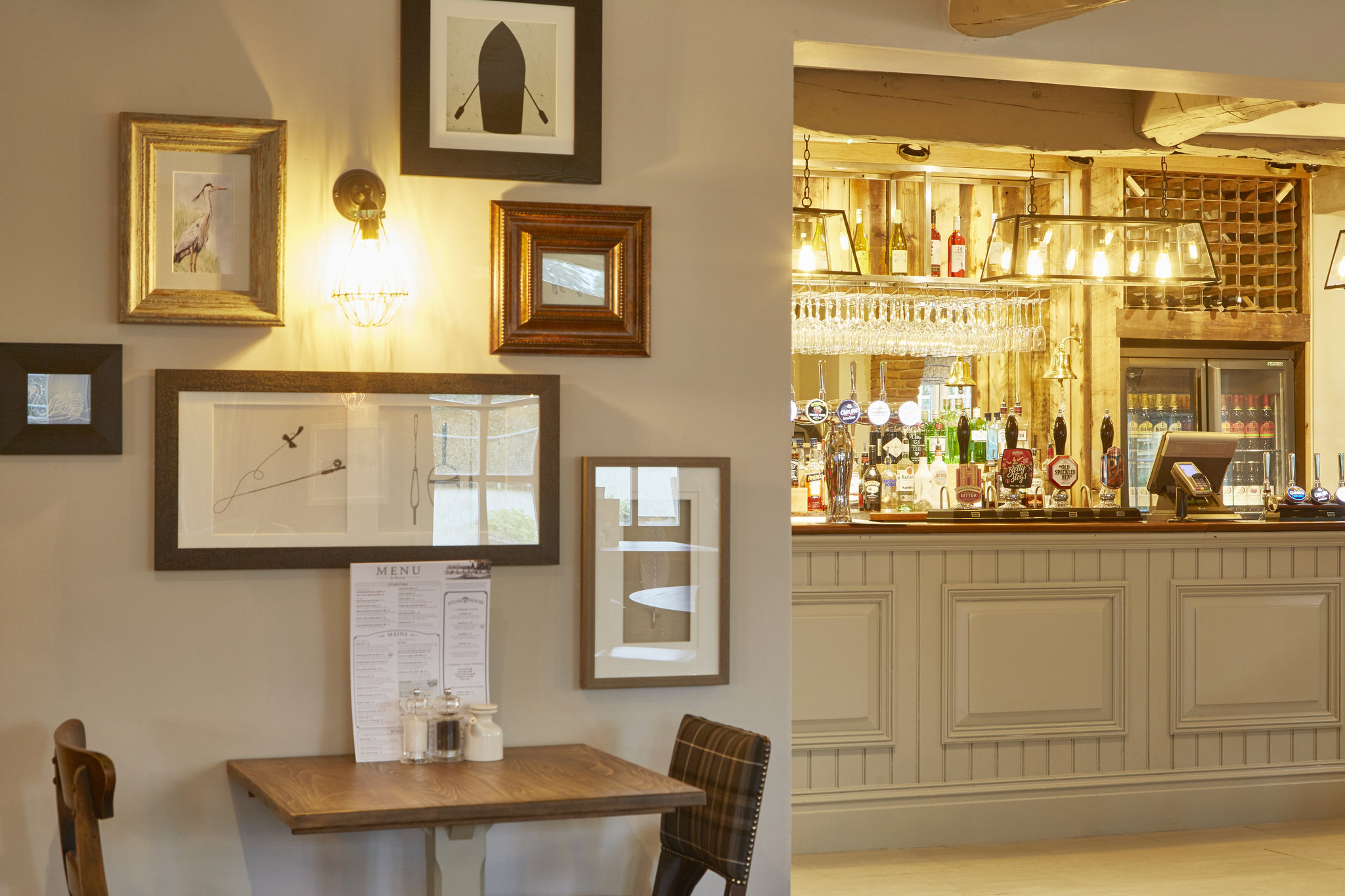 Refurb_Riverside_Mirrors_in_bar_S