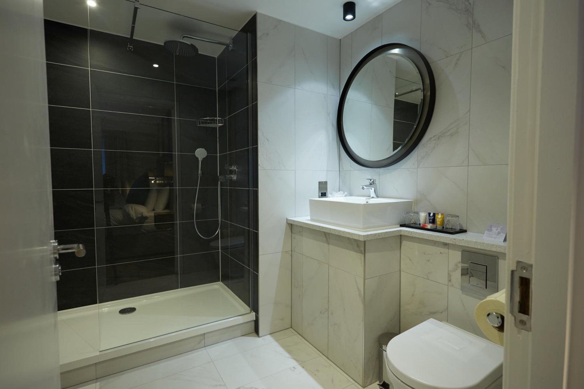 Junior_Suite_Bathroom_S