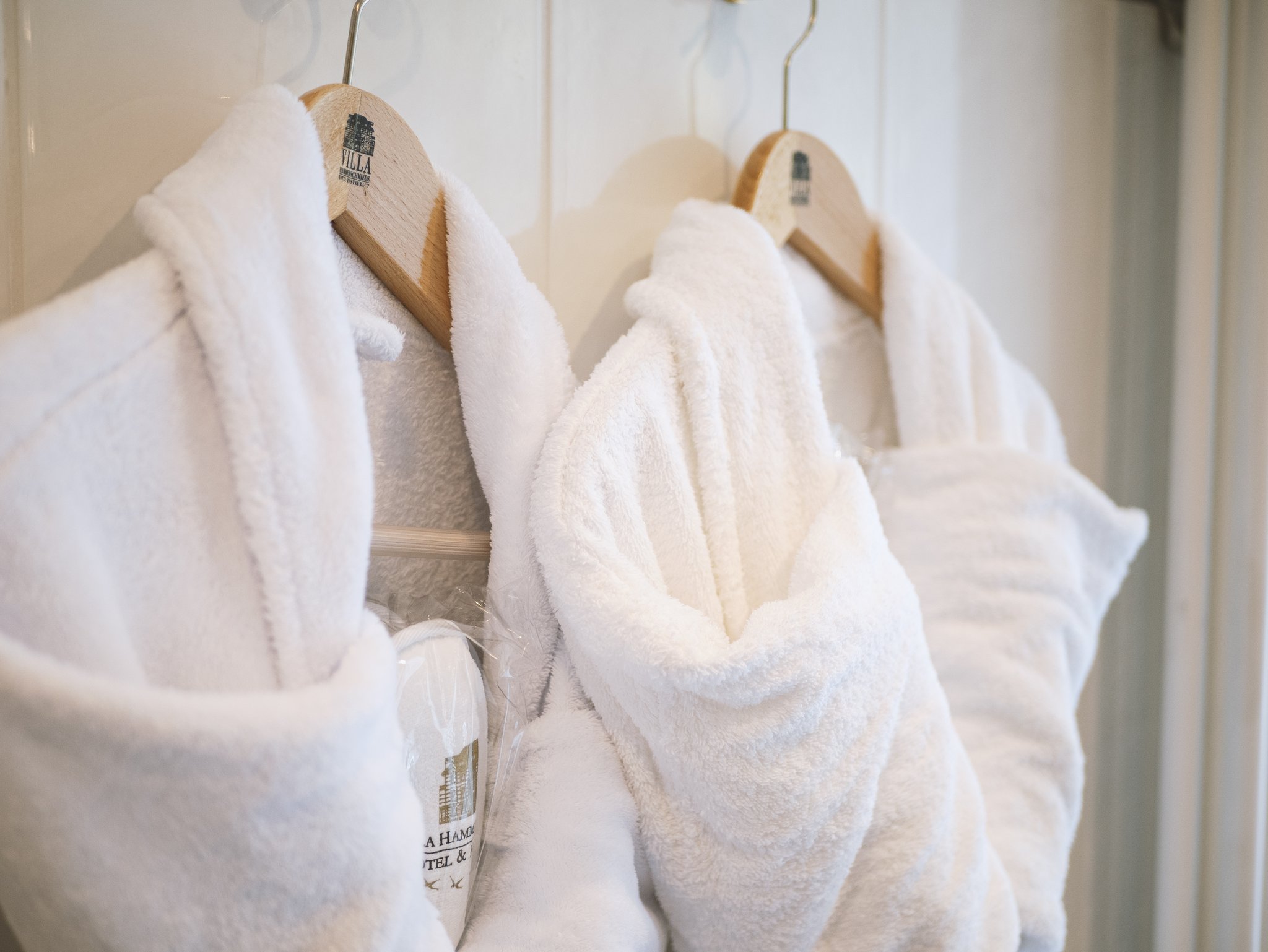 Bathrobes_all_rooms_S